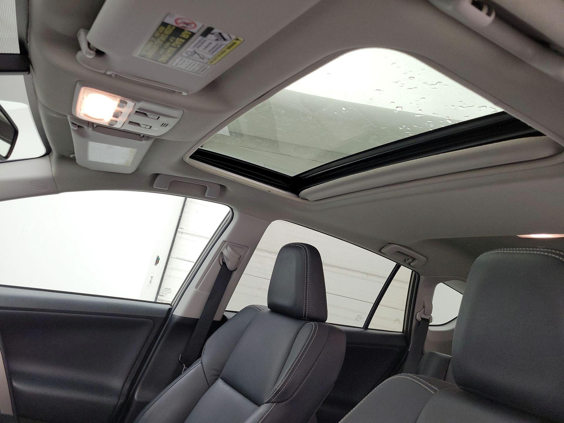 Thumbnail: 2015 Toyota RAV4 - 19