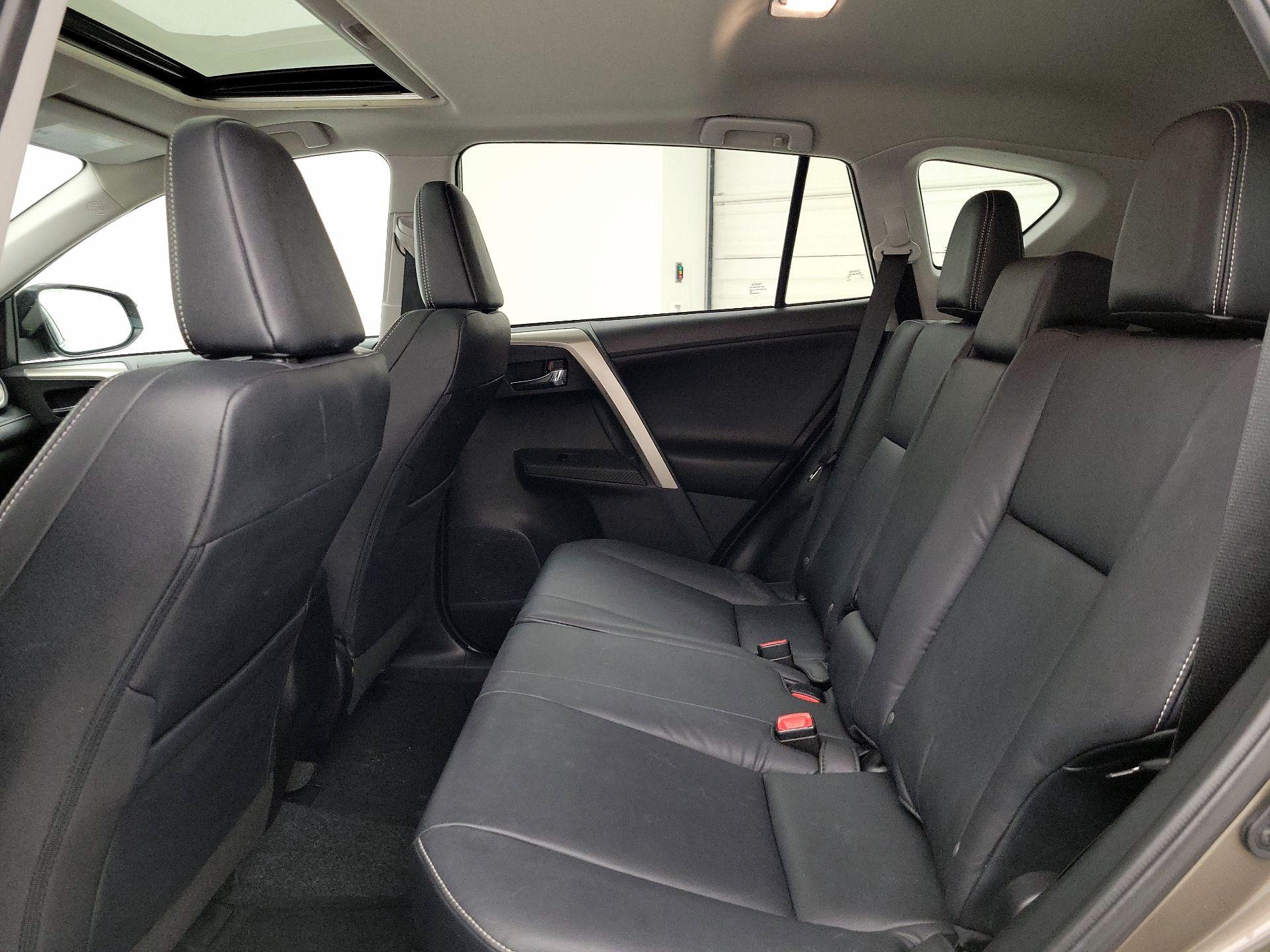 Thumbnail: 2015 Toyota RAV4 - 20