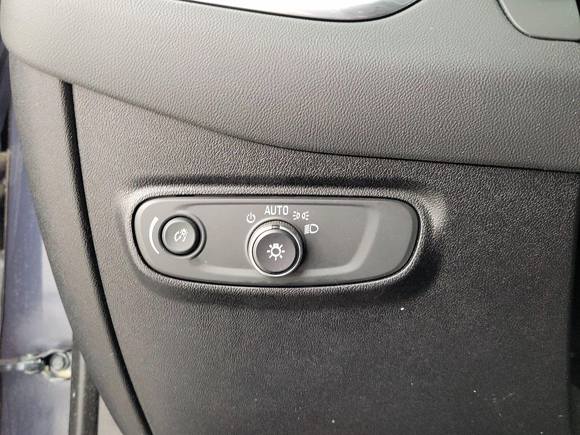 Thumbnail: 2018 Chevrolet Equinox - 13