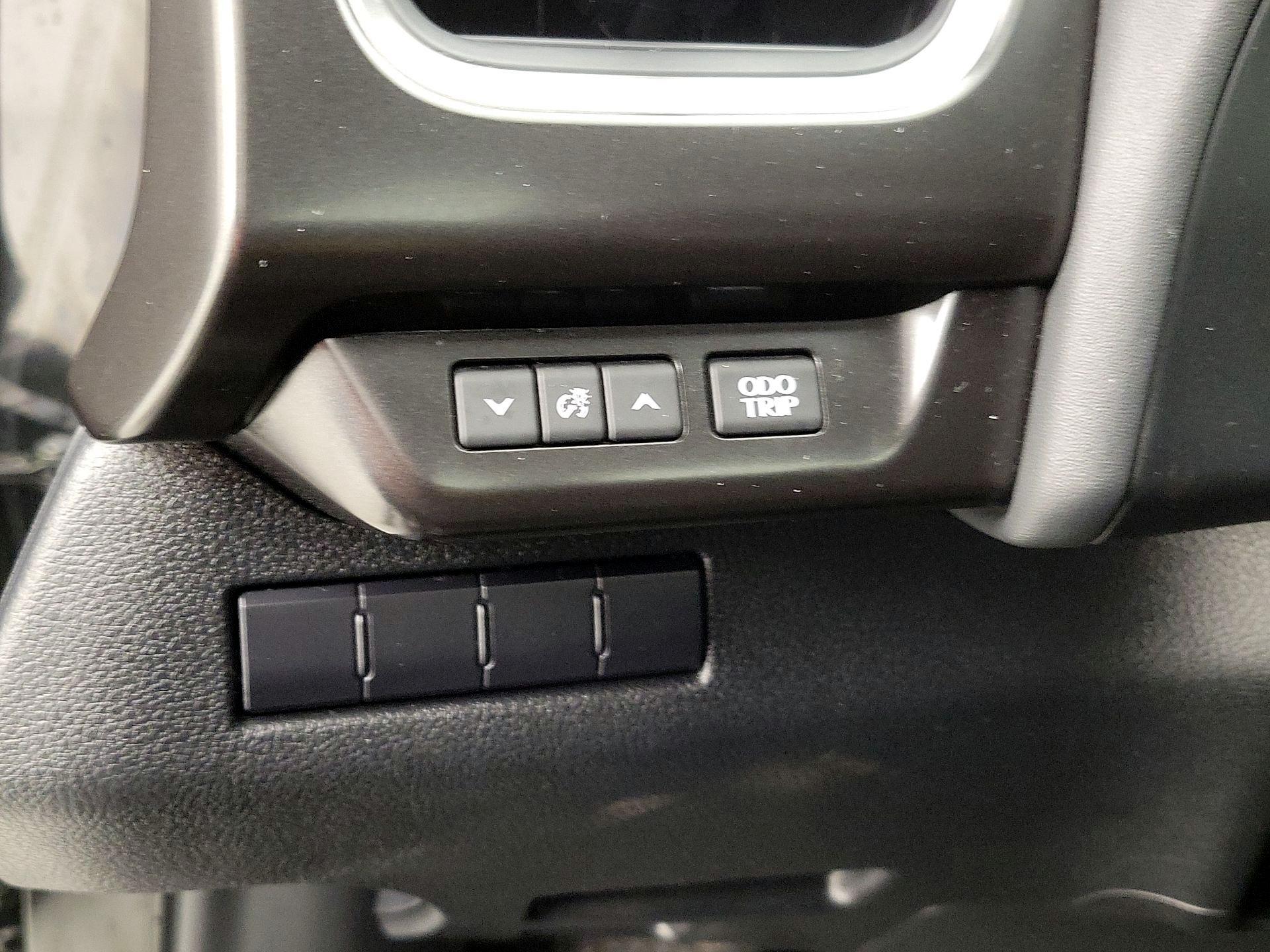 Thumbnail: 2021 Lexus UX - 13