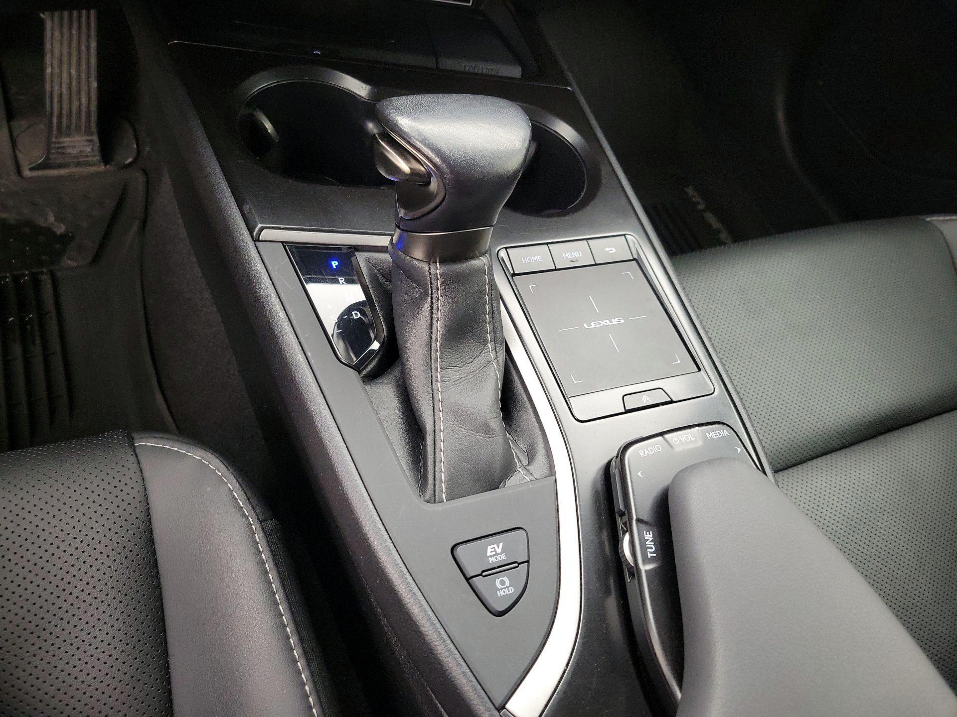 Thumbnail: 2021 Lexus UX - 17