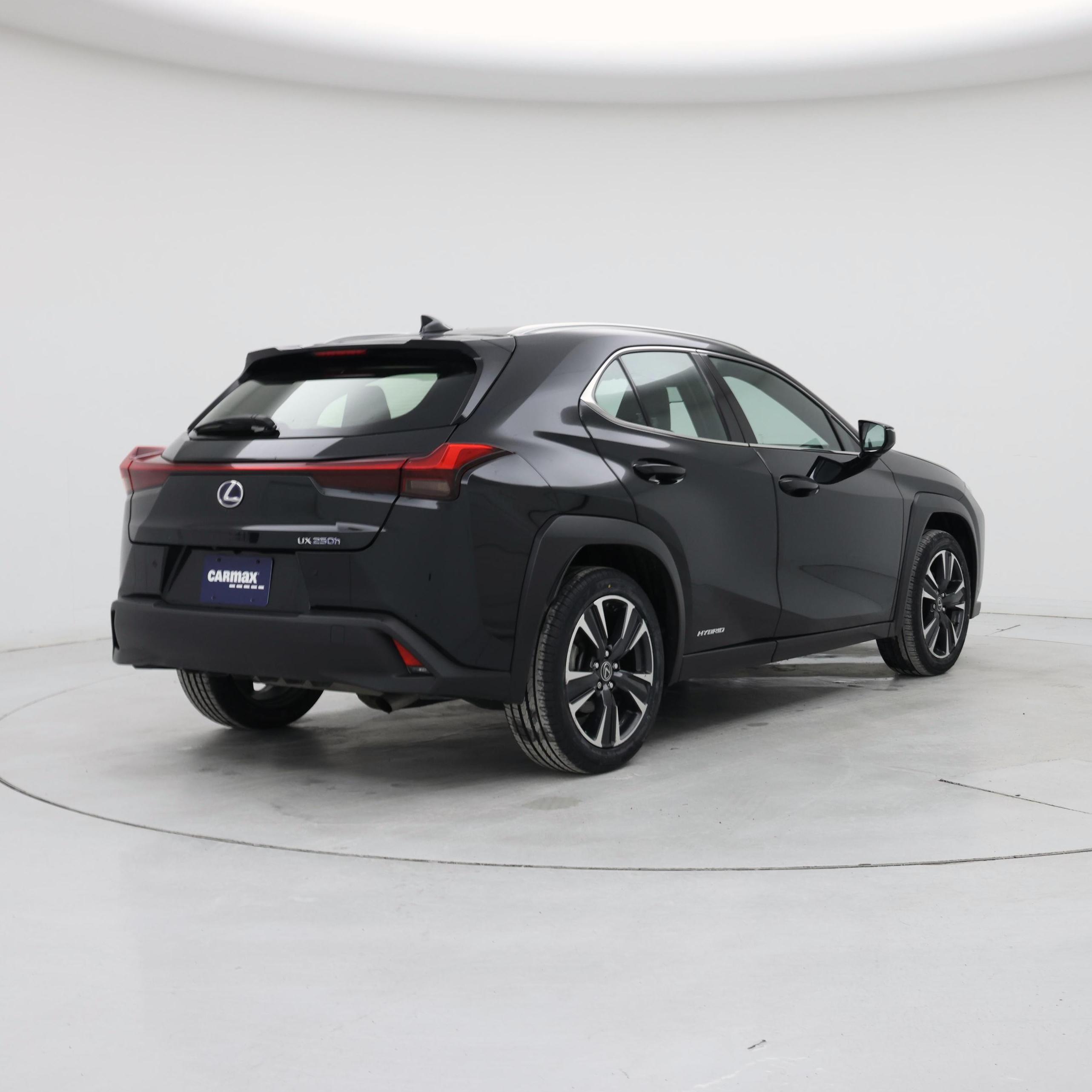 Thumbnail: 2021 Lexus UX - 8