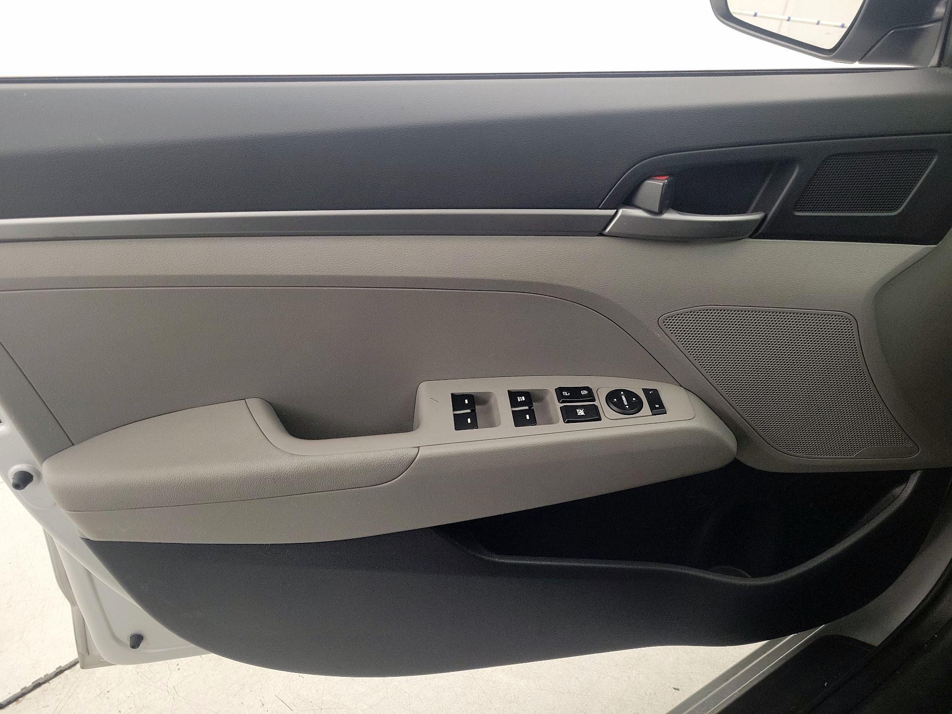 Thumbnail: 2017 Hyundai Elantra - 12