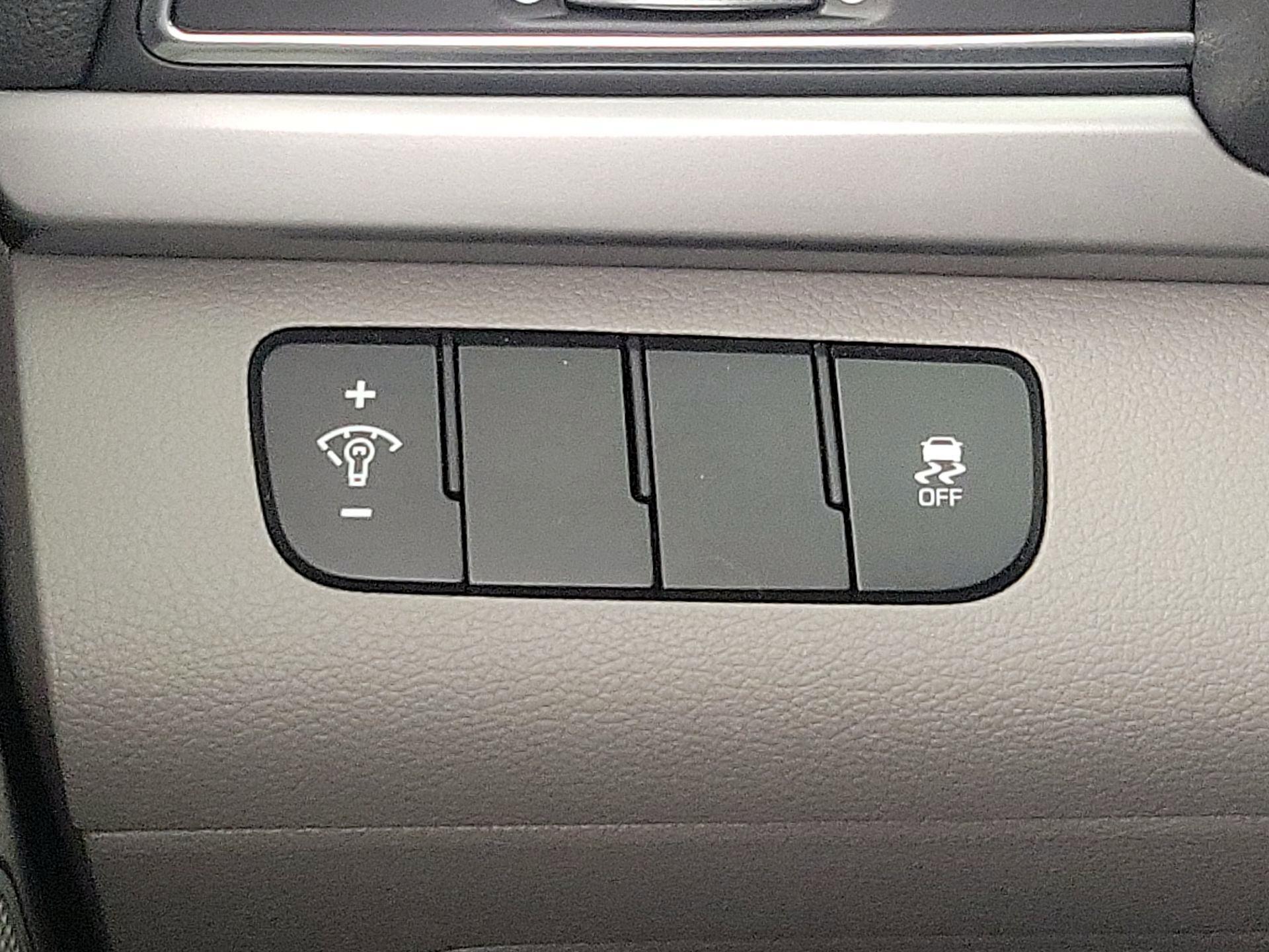 Thumbnail: 2017 Hyundai Elantra - 13