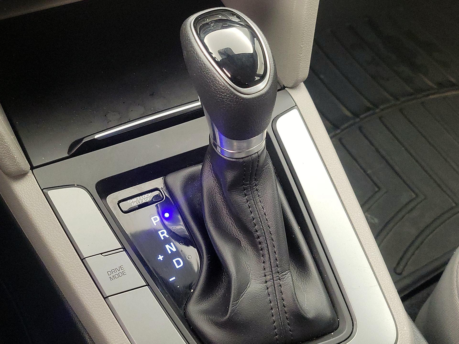 Thumbnail: 2017 Hyundai Elantra - 16