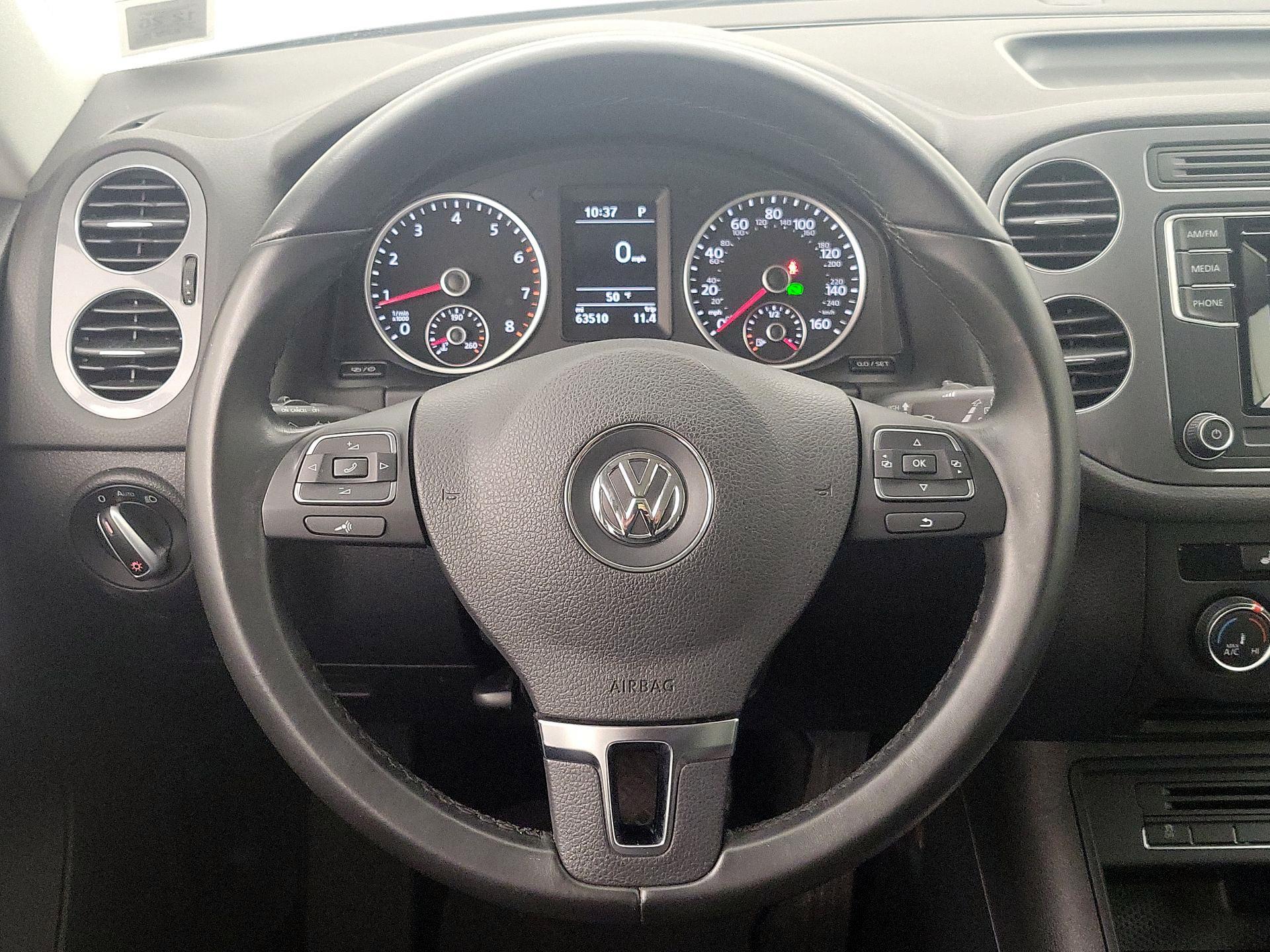 Thumbnail: 2016 Volkswagen Tiguan - 10