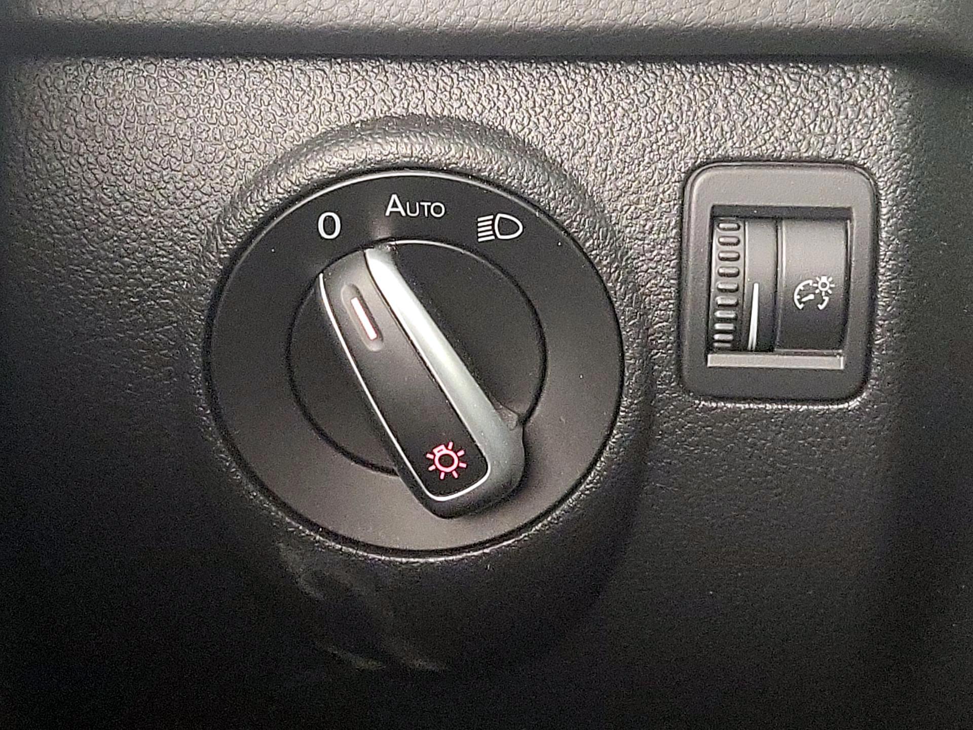 Thumbnail: 2016 Volkswagen Tiguan - 13