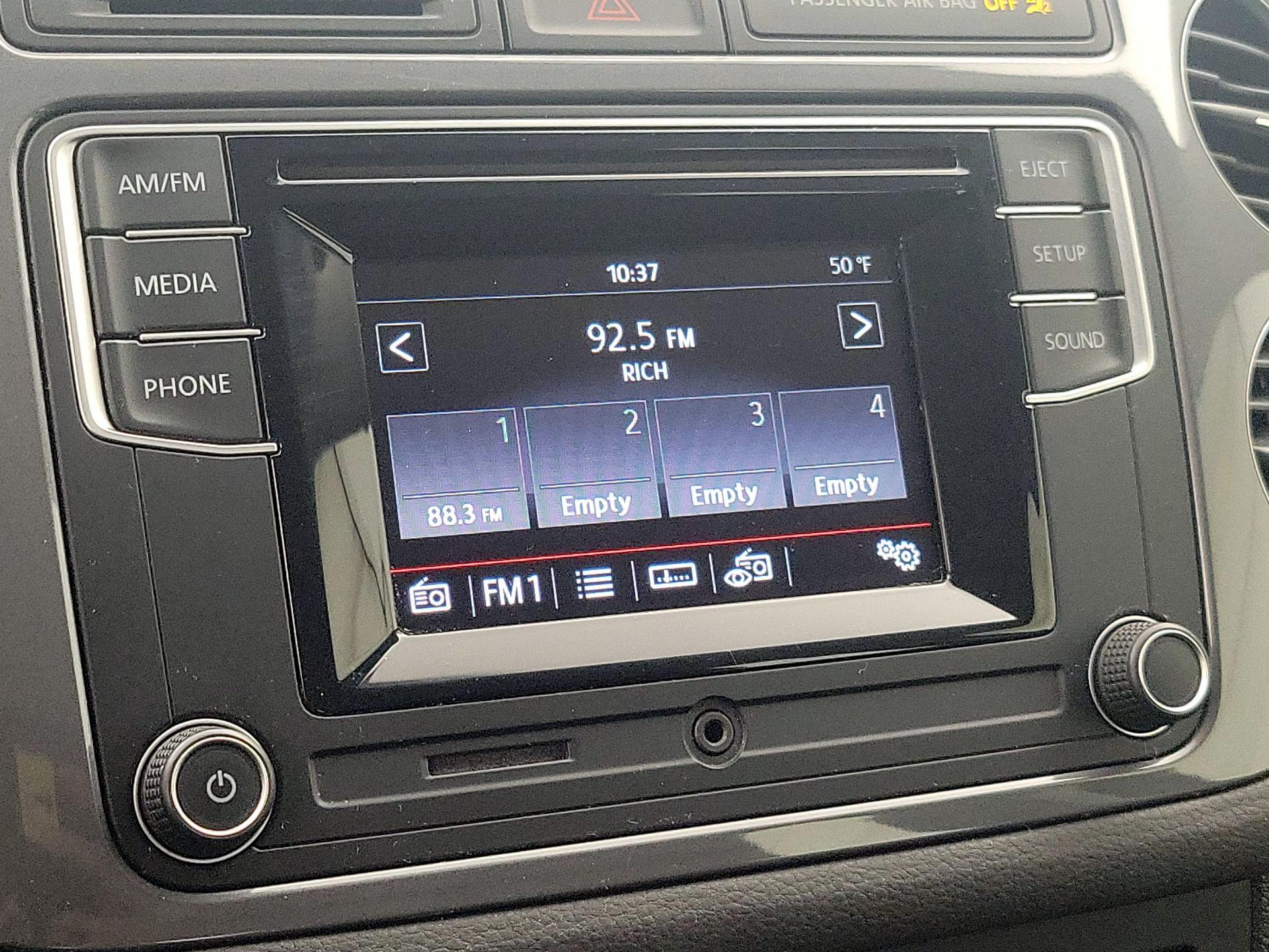 Thumbnail: 2016 Volkswagen Tiguan - 15