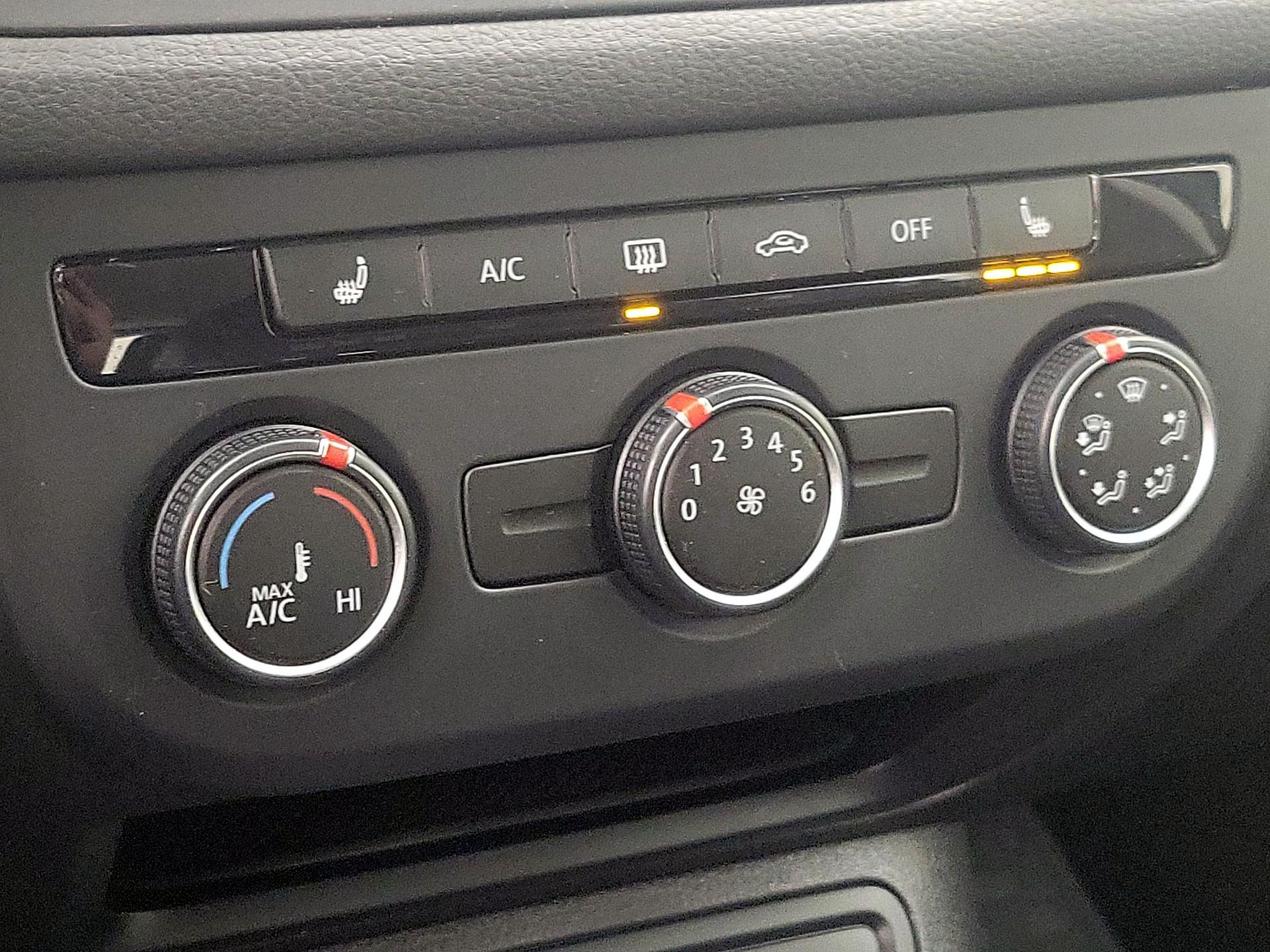 Thumbnail: 2016 Volkswagen Tiguan - 16