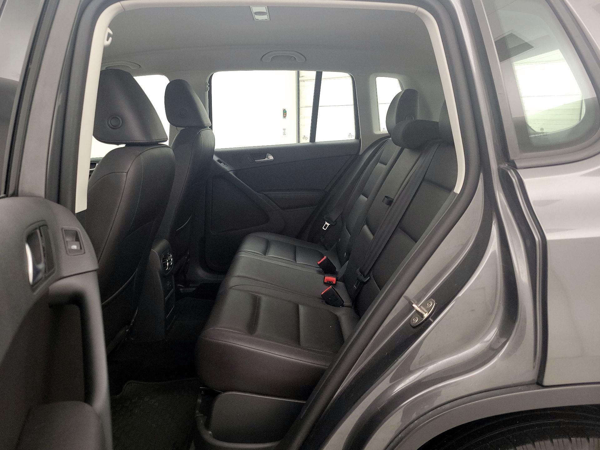 Thumbnail: 2016 Volkswagen Tiguan - 19