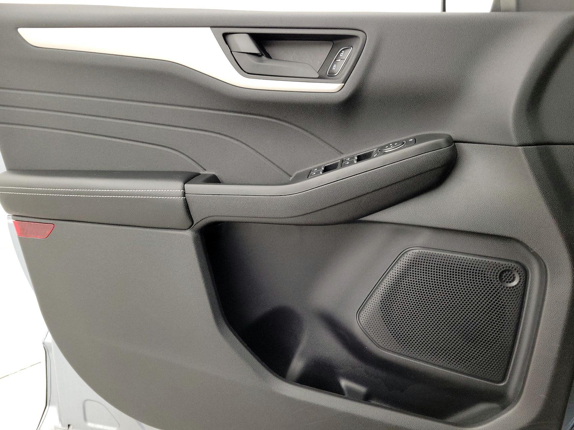 Thumbnail: 2022 Ford Escape - 12