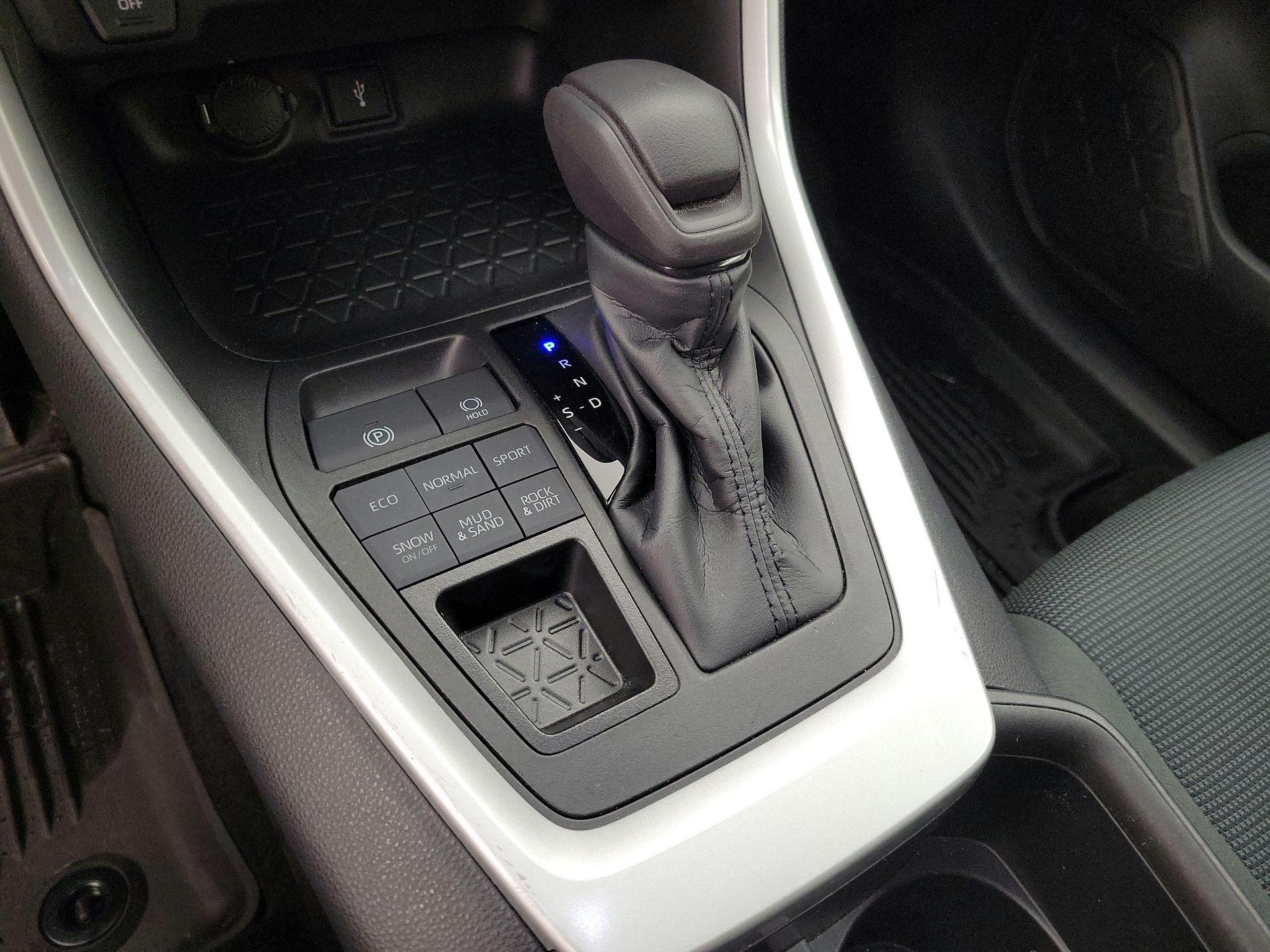 Thumbnail: 2022 Toyota RAV4 - 17