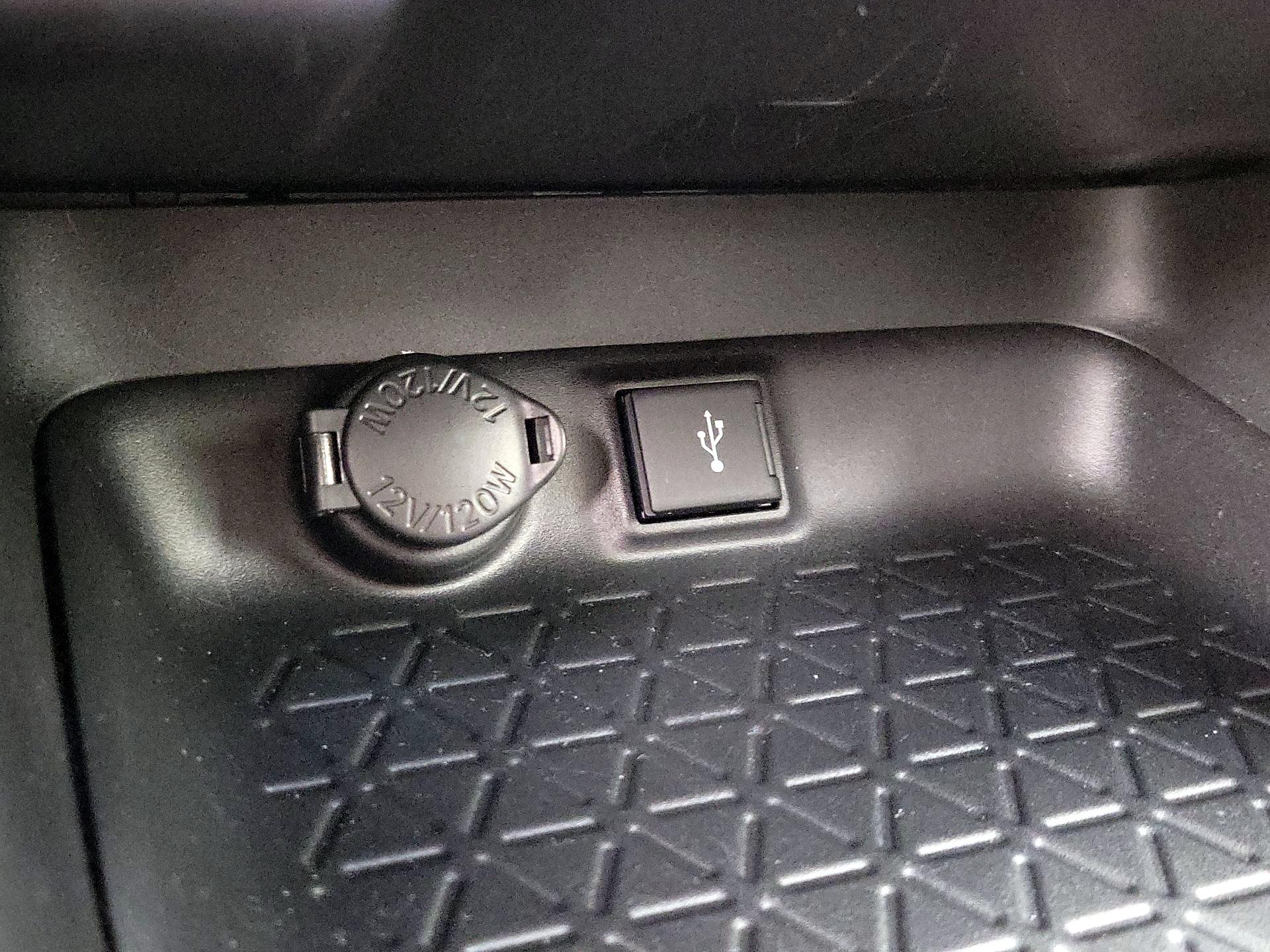 Thumbnail: 2022 Toyota RAV4 - 18