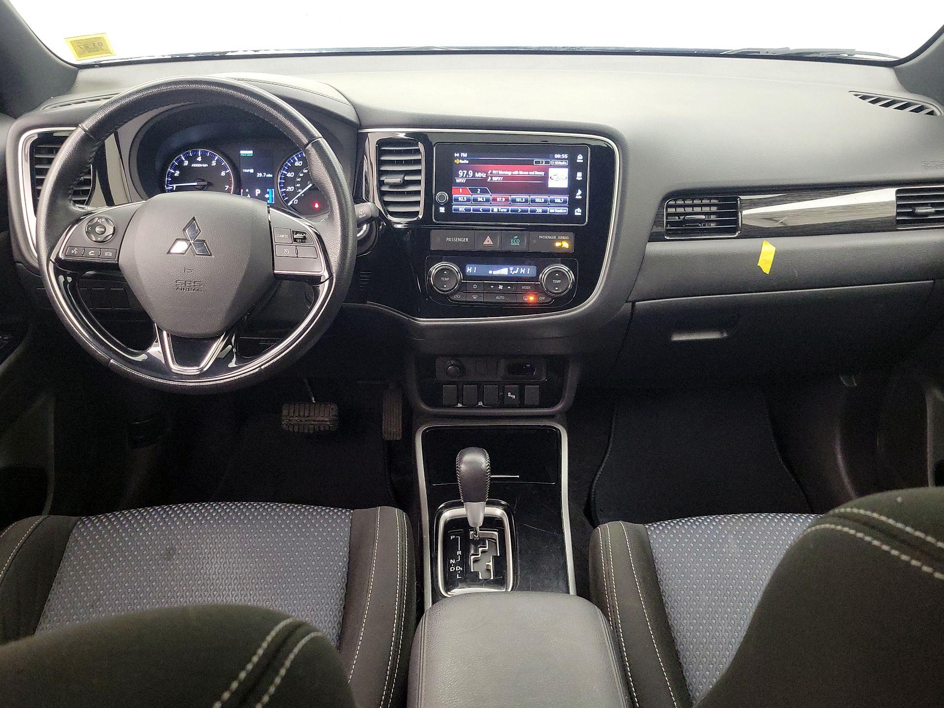 Thumbnail: 2018 Mitsubishi Outlander - 9