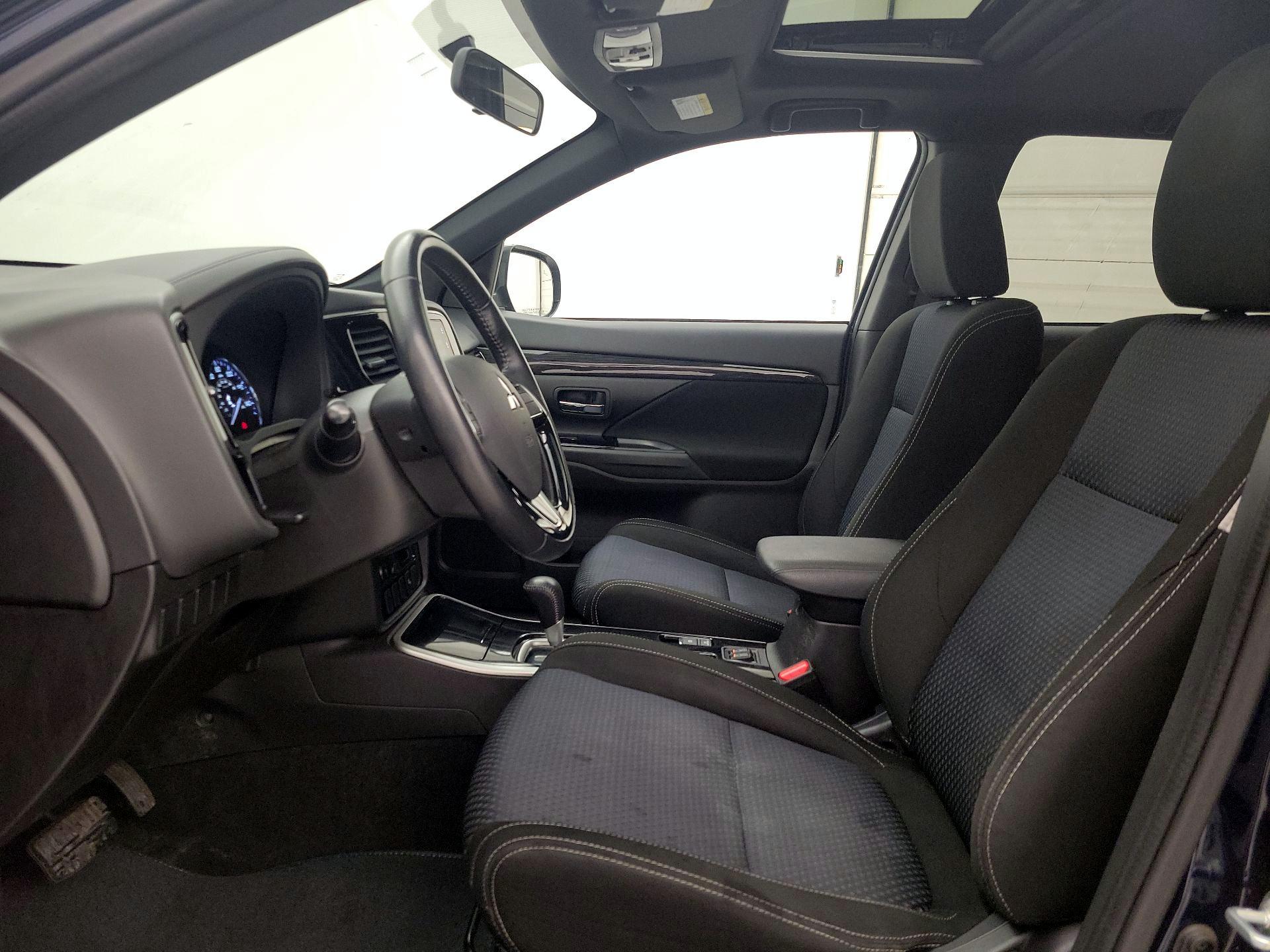 Thumbnail: 2018 Mitsubishi Outlander - 11