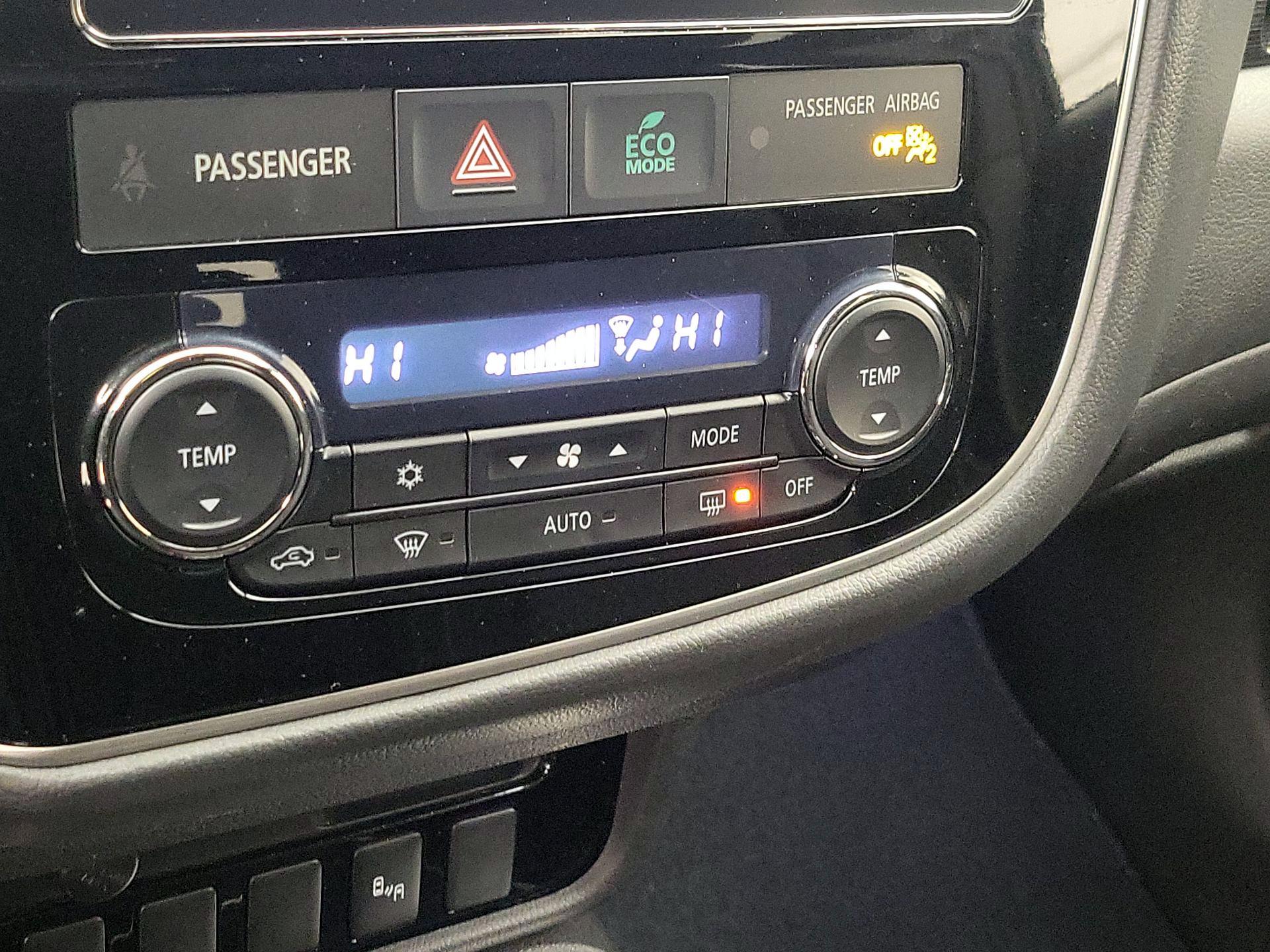 Thumbnail: 2018 Mitsubishi Outlander - 16