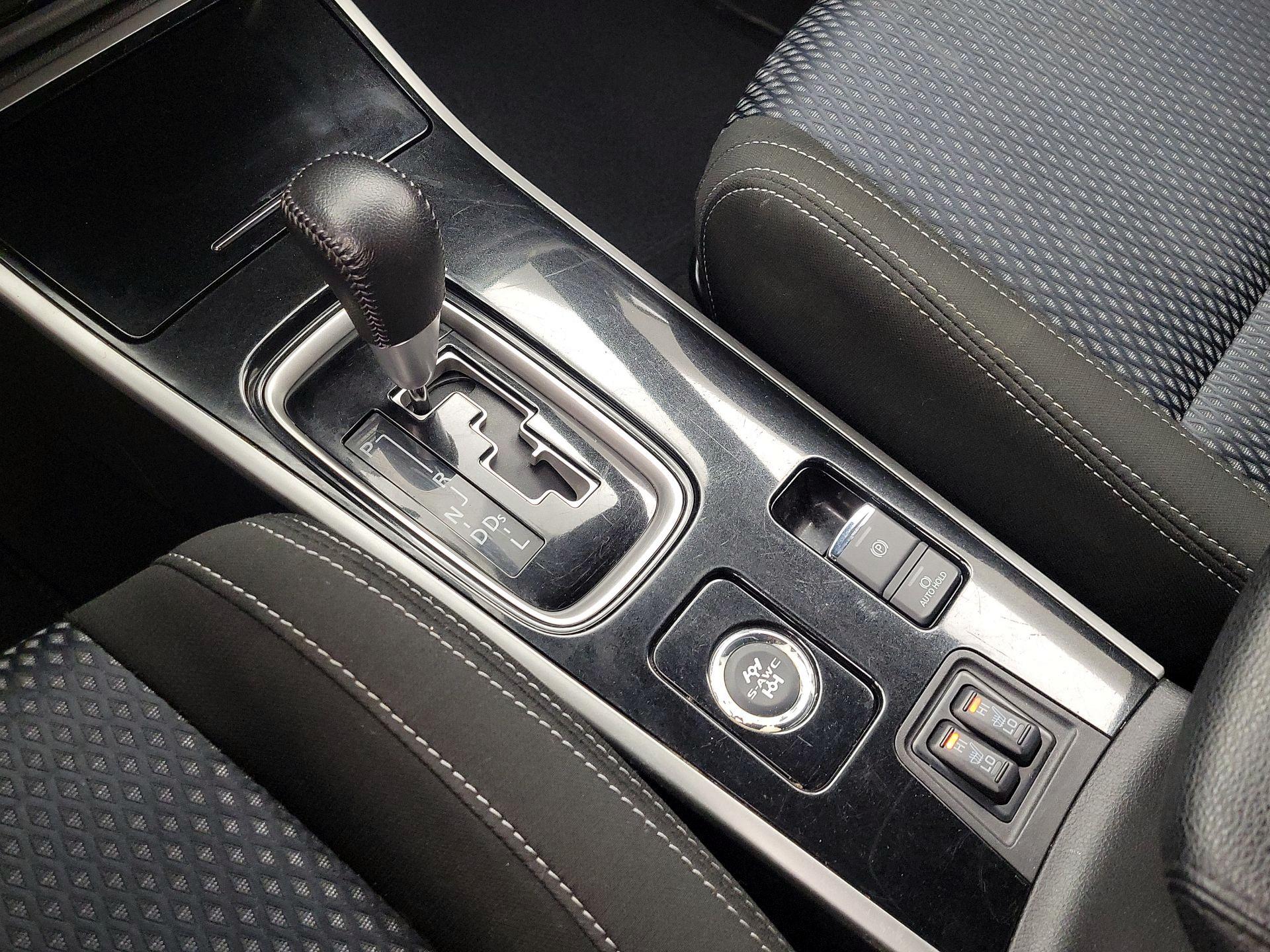 Thumbnail: 2018 Mitsubishi Outlander - 17