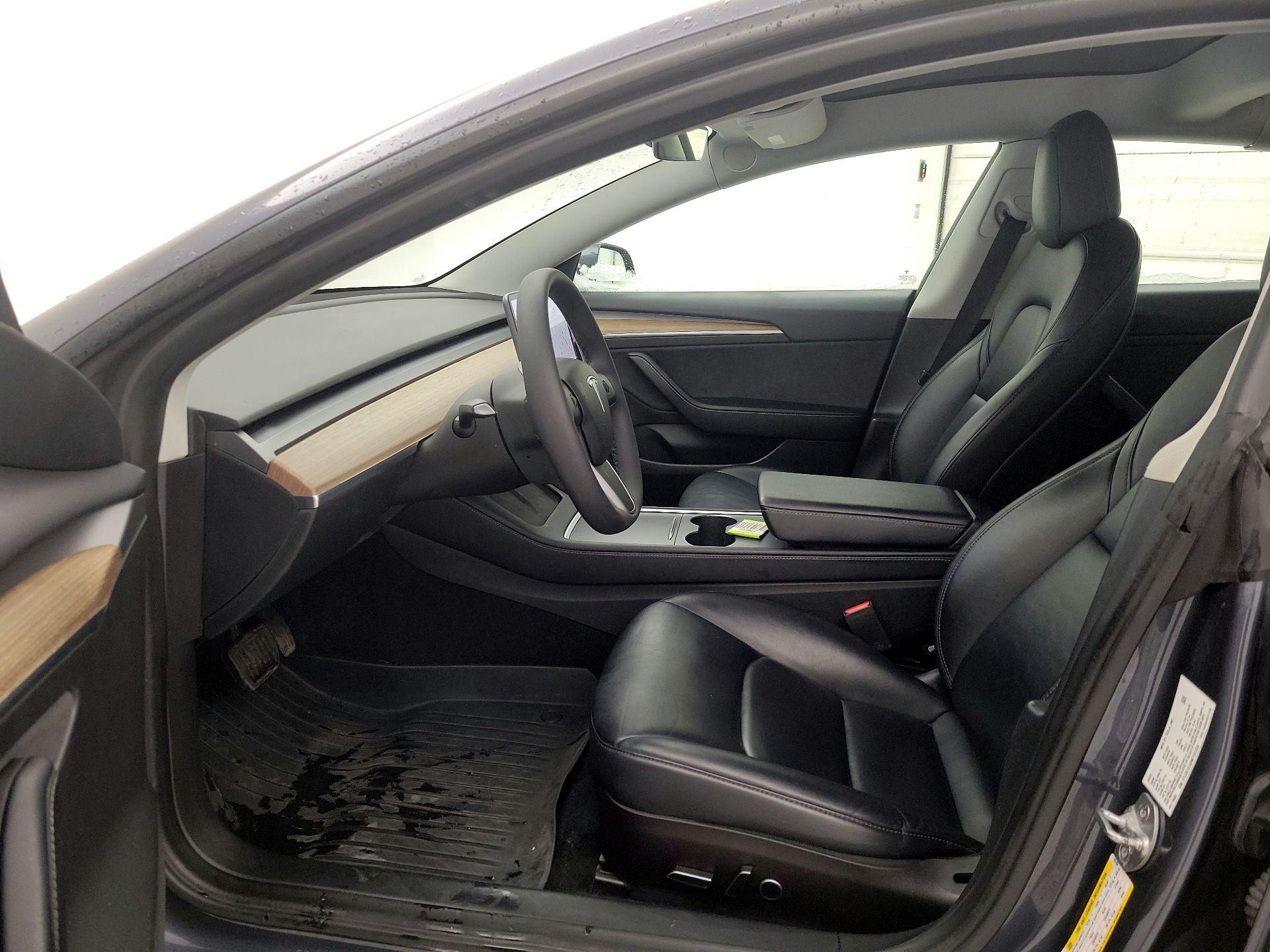 Thumbnail: 2022 Tesla Model 3 - 11