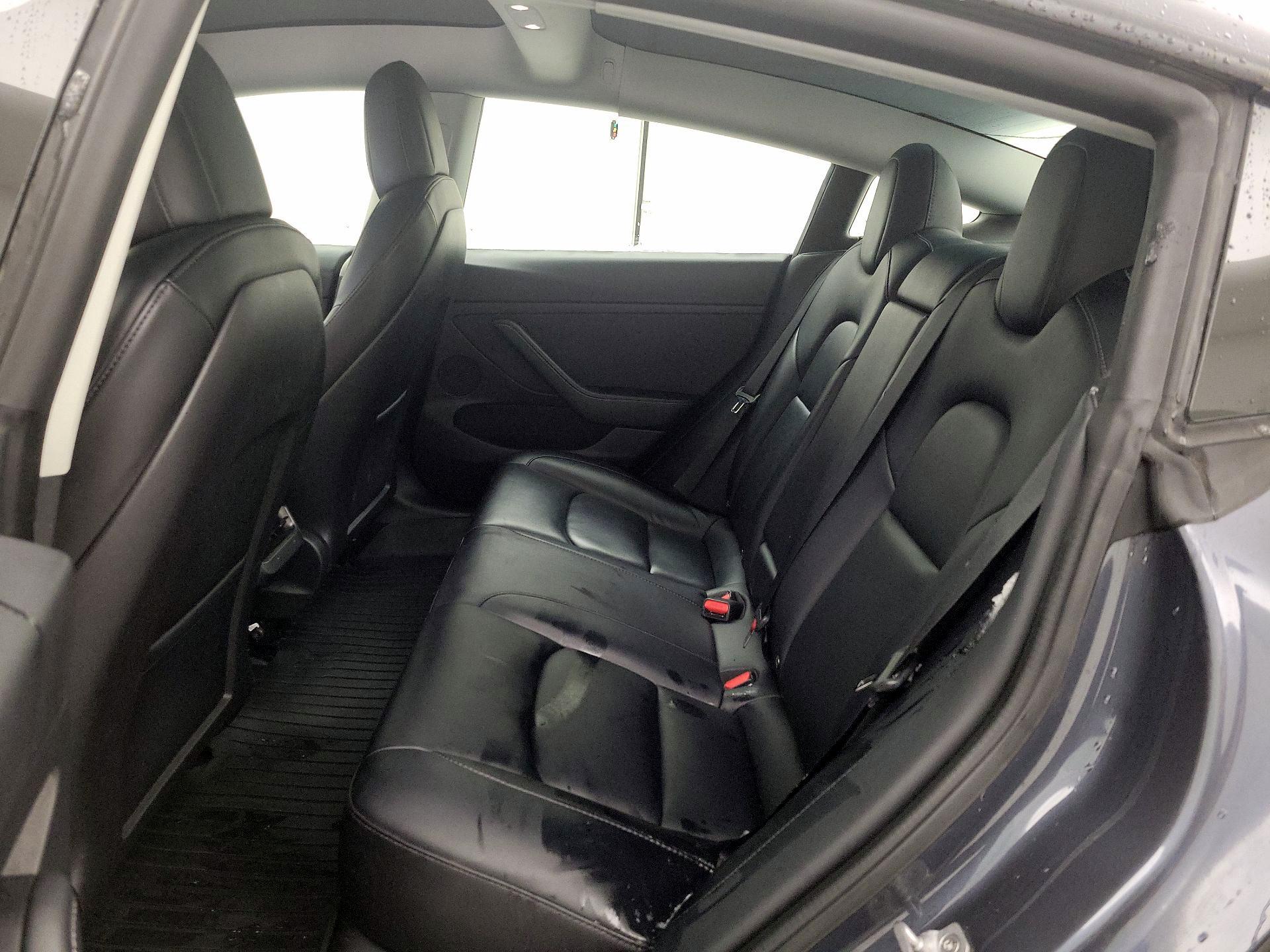 Thumbnail: 2022 Tesla Model 3 - 19