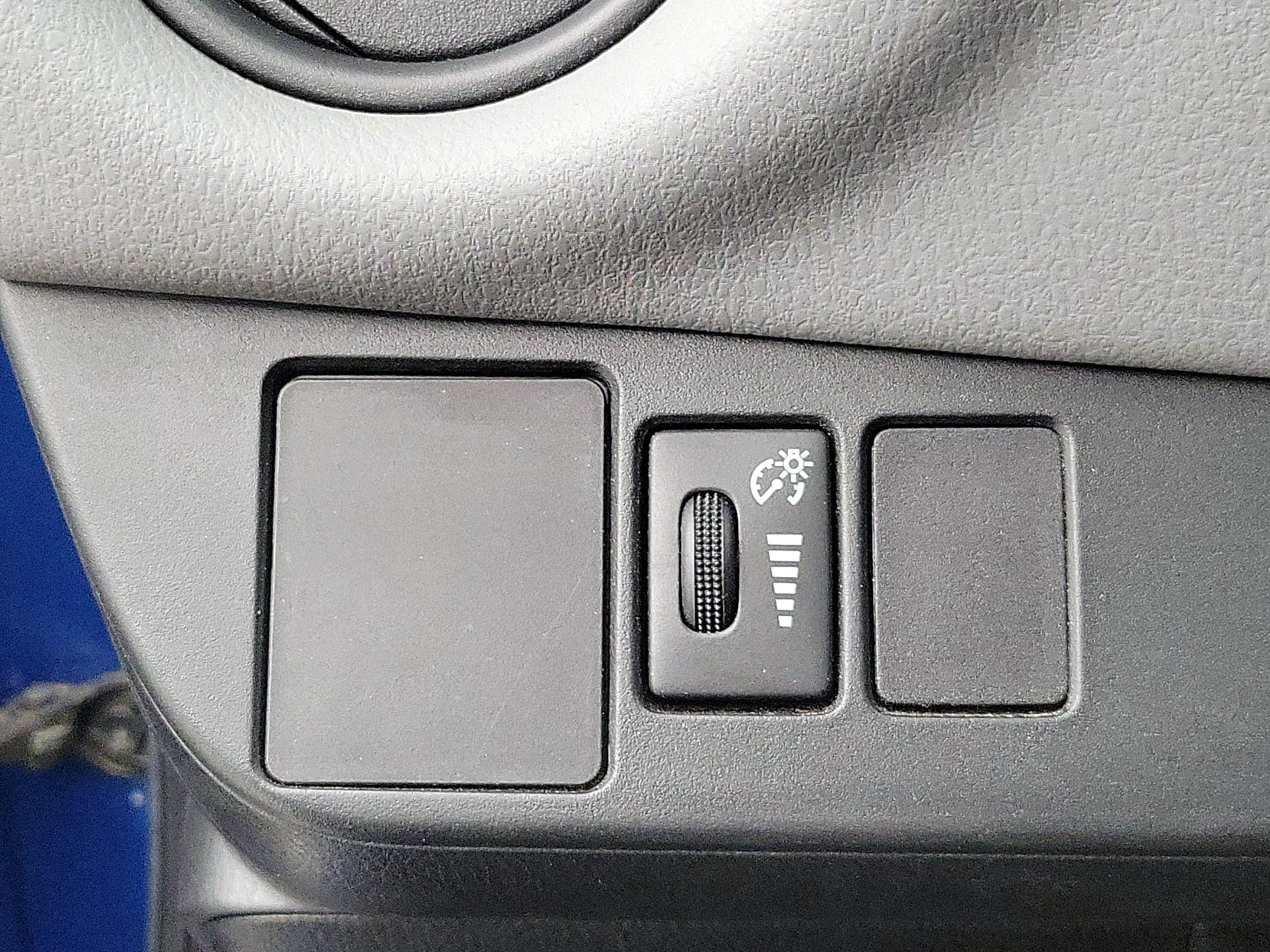 Thumbnail: 2015 Toyota Yaris - 13