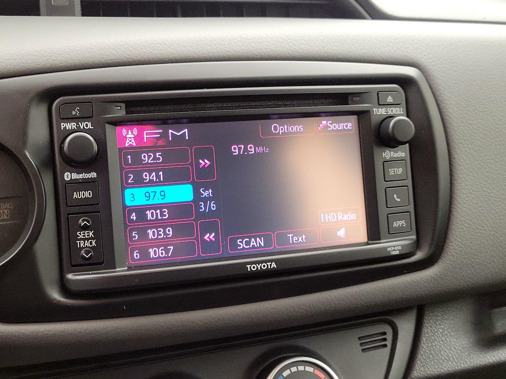 Thumbnail: 2015 Toyota Yaris - 14