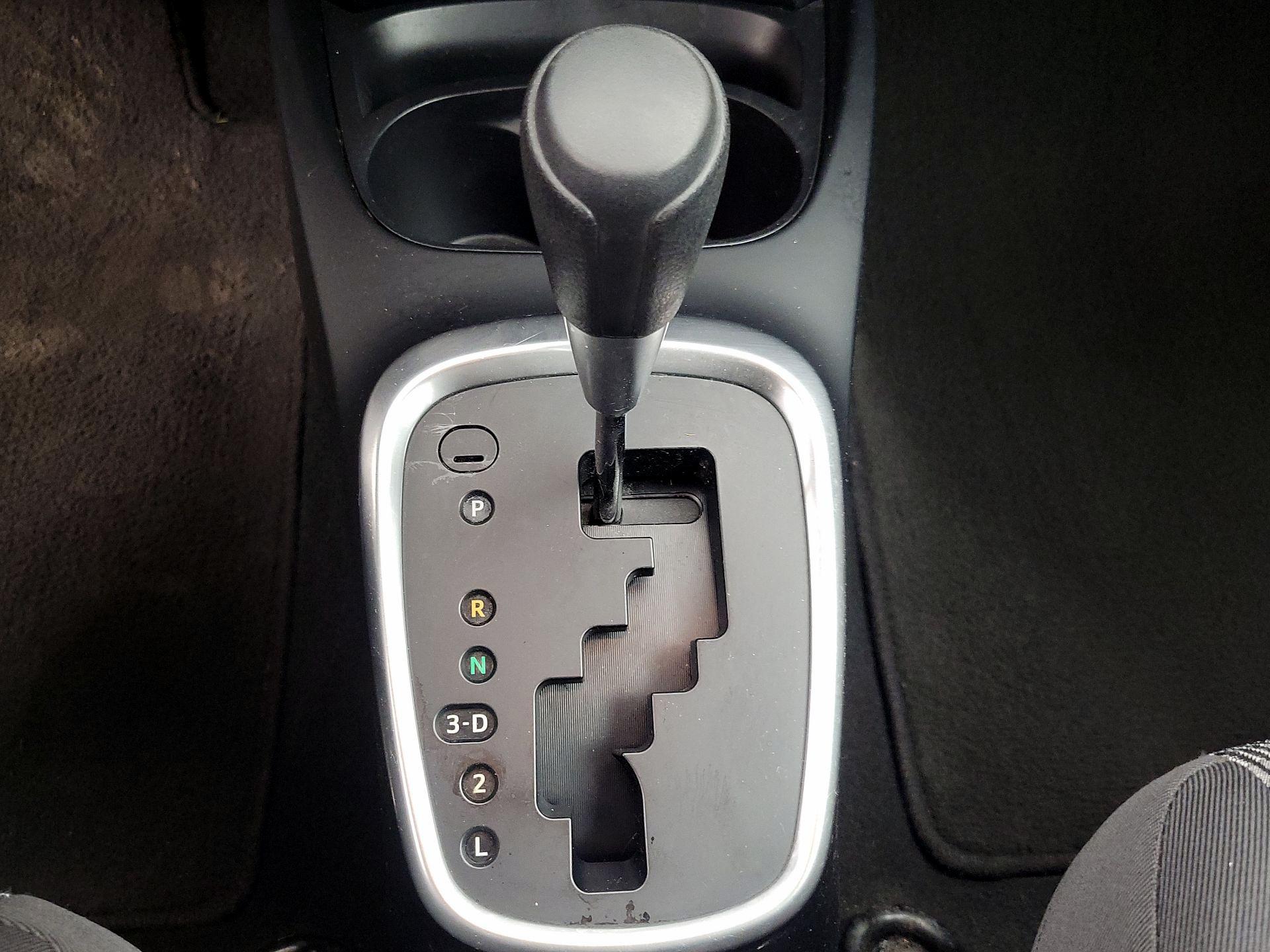 Thumbnail: 2015 Toyota Yaris - 16