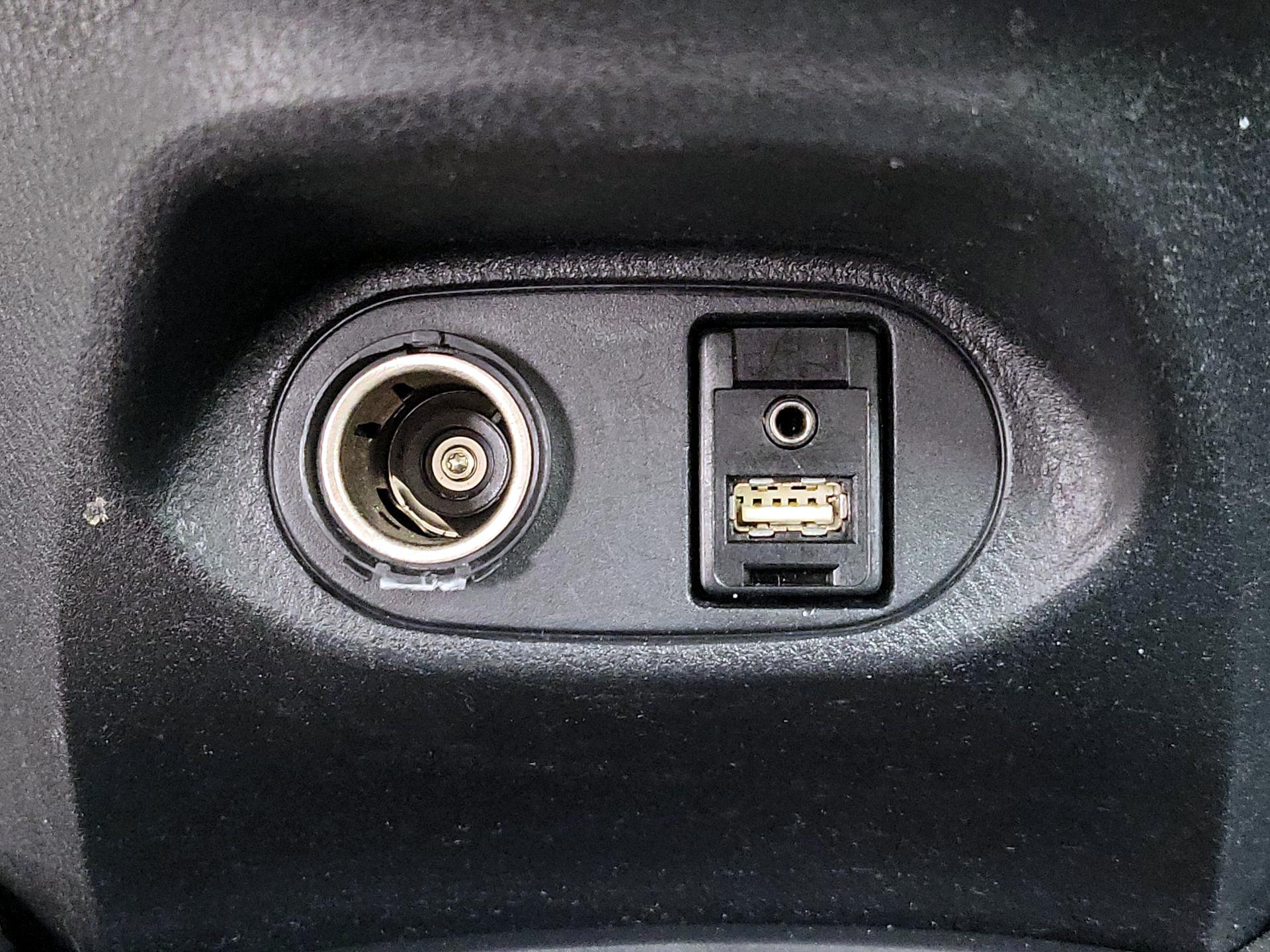 Thumbnail: 2015 Toyota Yaris - 17