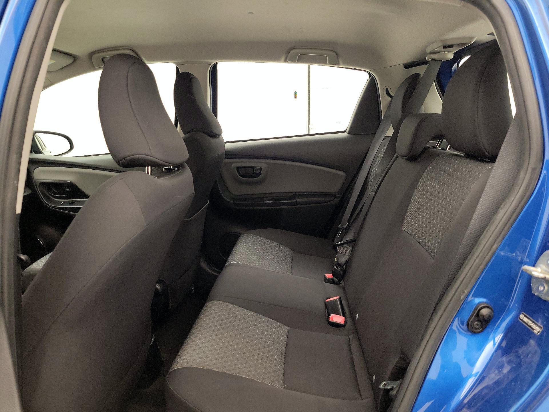 Thumbnail: 2015 Toyota Yaris - 18