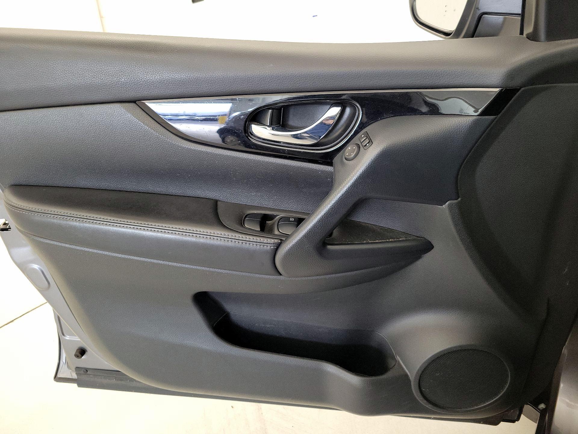 Thumbnail: 2020 Nissan Rogue Sport - 12