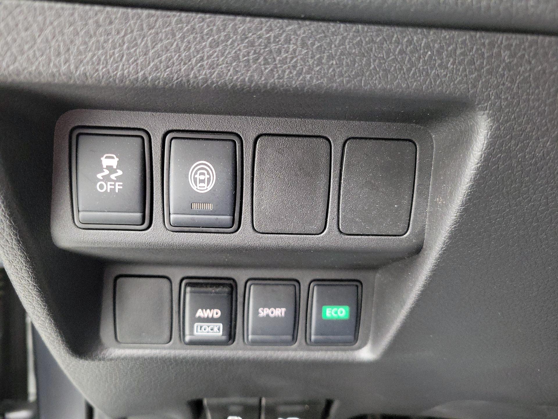 Thumbnail: 2020 Nissan Rogue Sport - 13