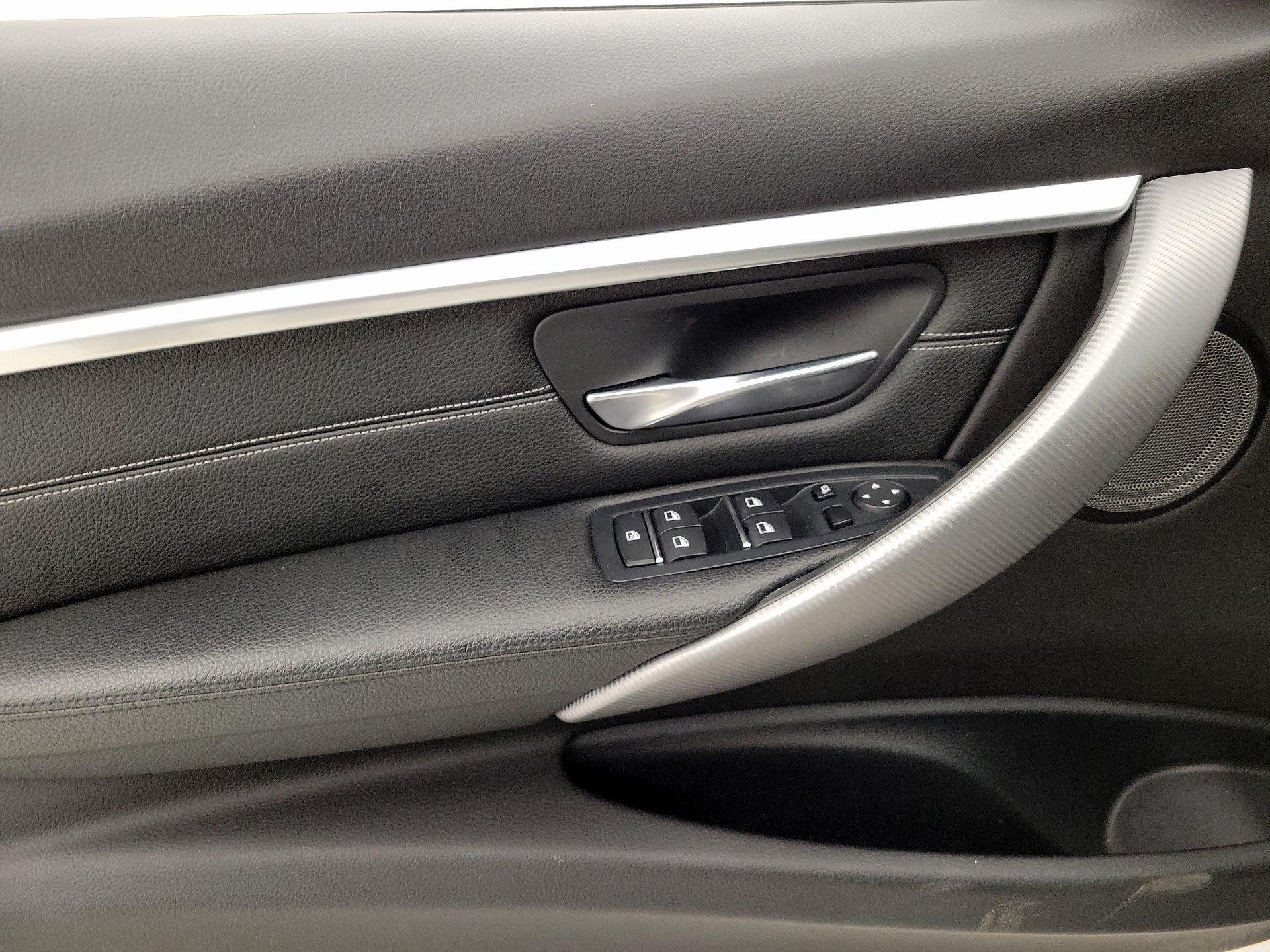 Thumbnail: 2018 BMW 3 Series - 12