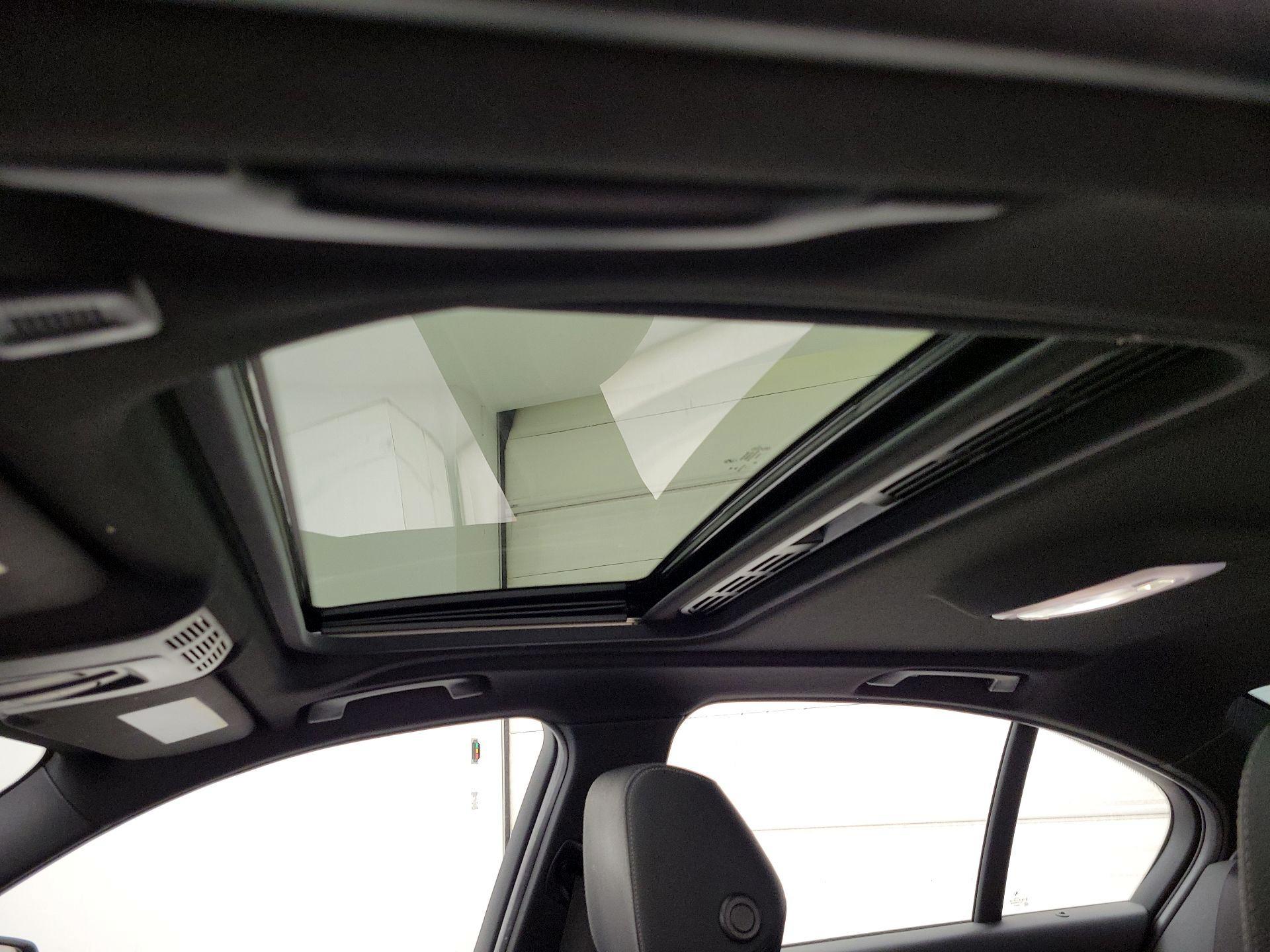 Thumbnail: 2018 BMW 3 Series - 20