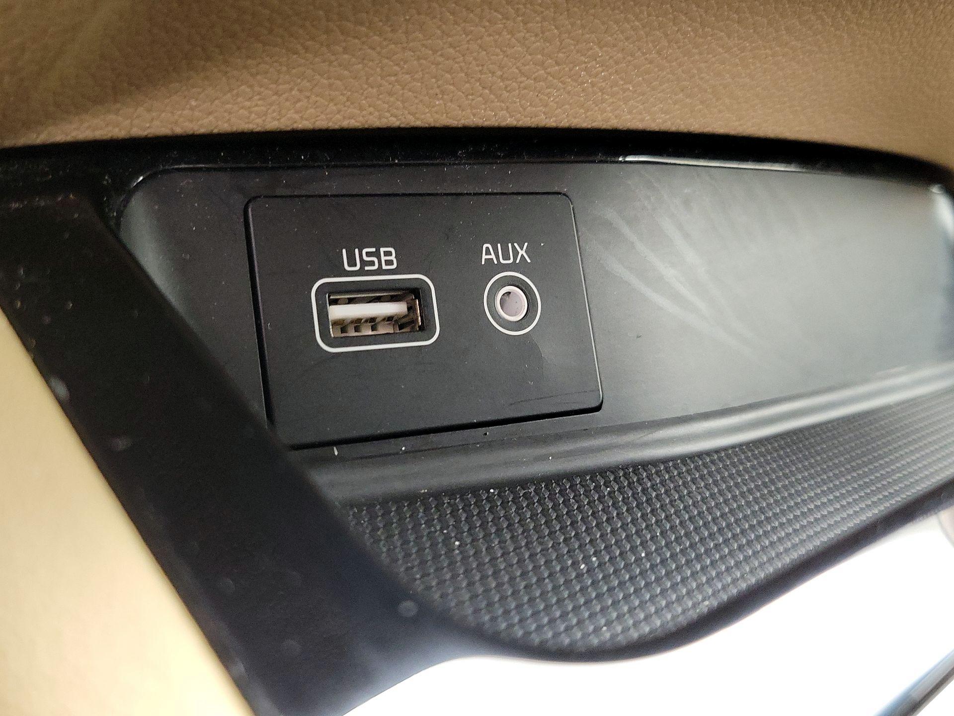 Thumbnail: 2017 Kia Sedona - 18