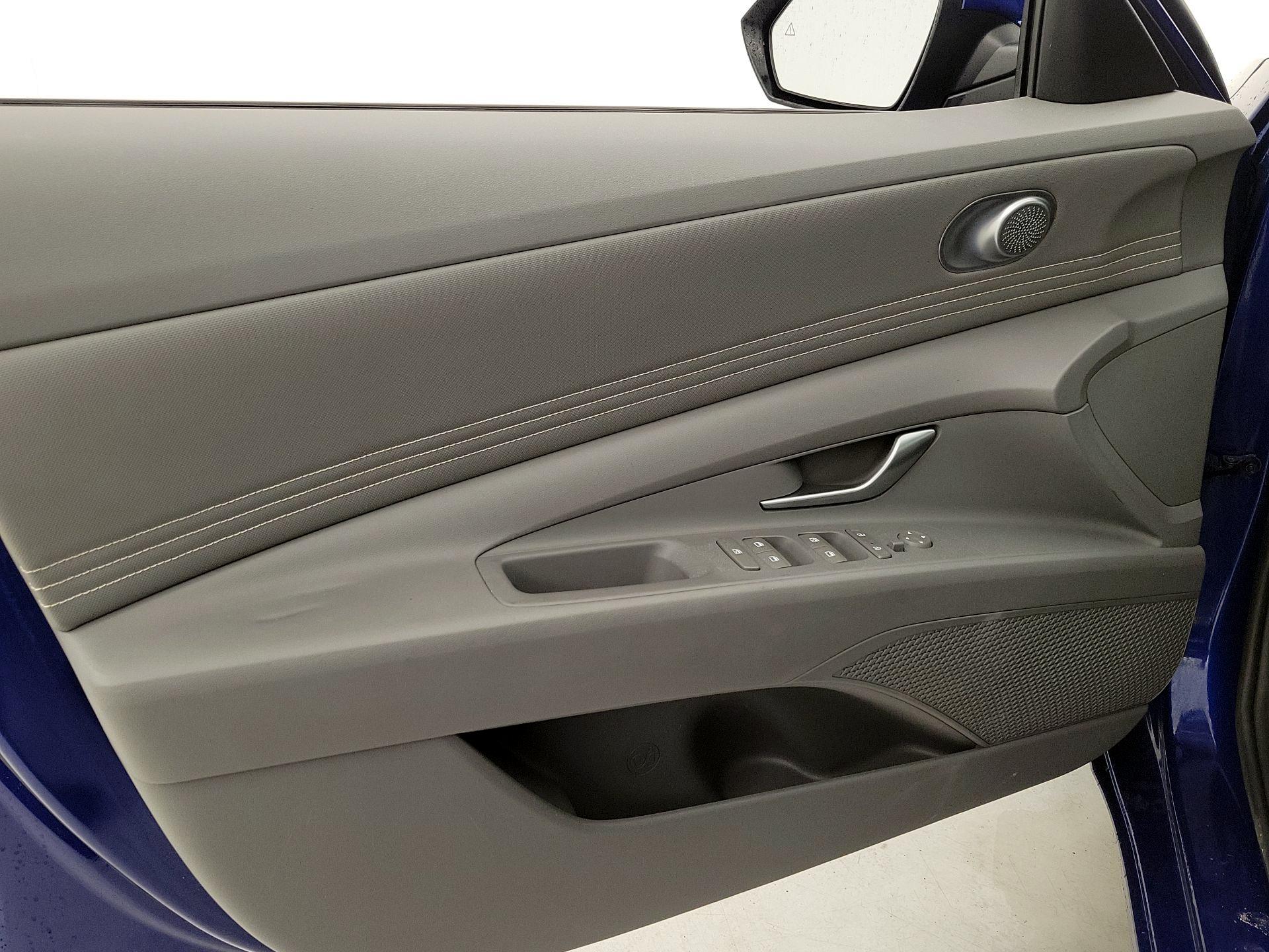 Thumbnail: 2022 Hyundai Elantra - 12