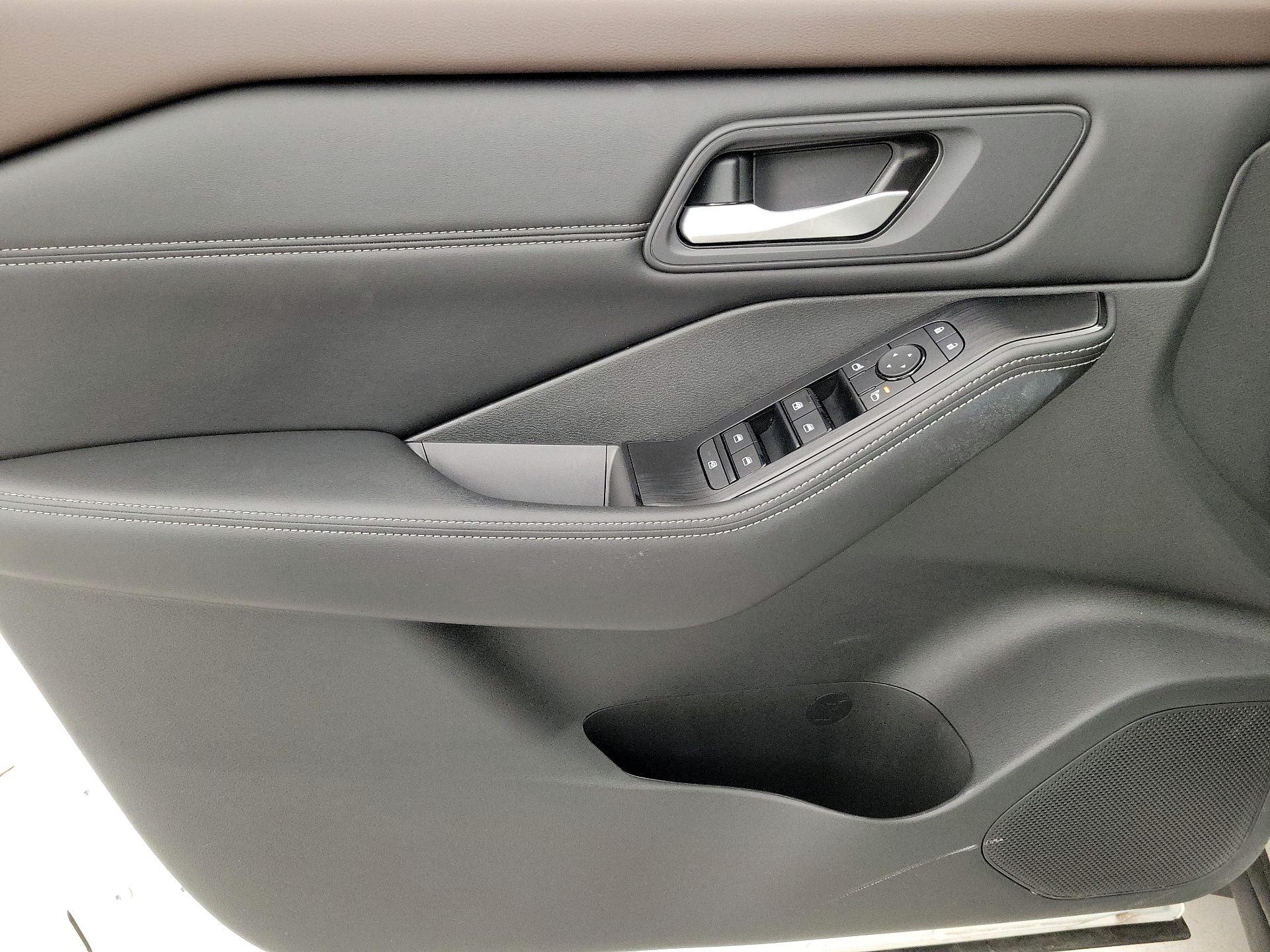 Thumbnail: 2022 Nissan Rogue - 12