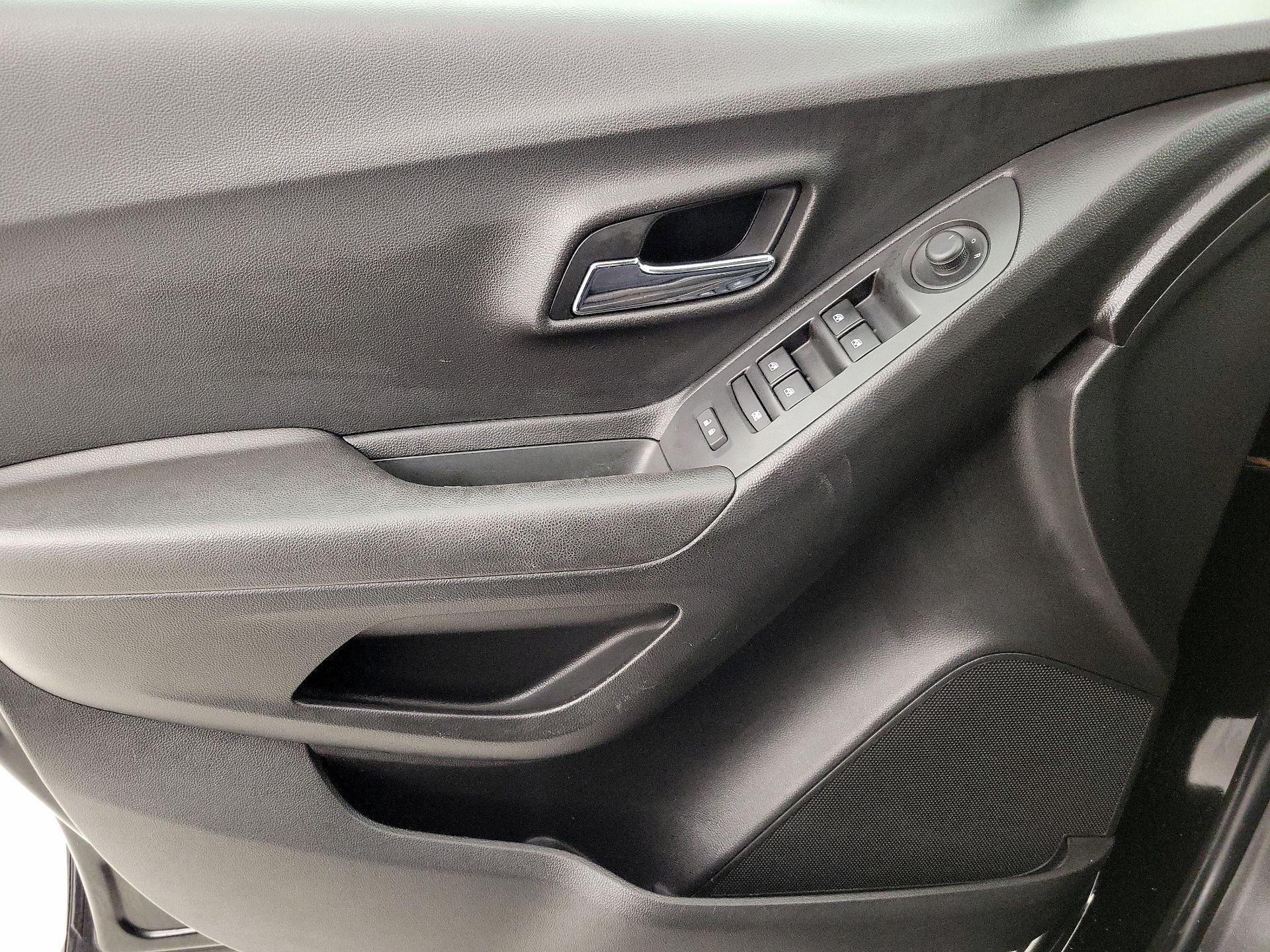 Thumbnail: 2019 Chevrolet Trax - 12