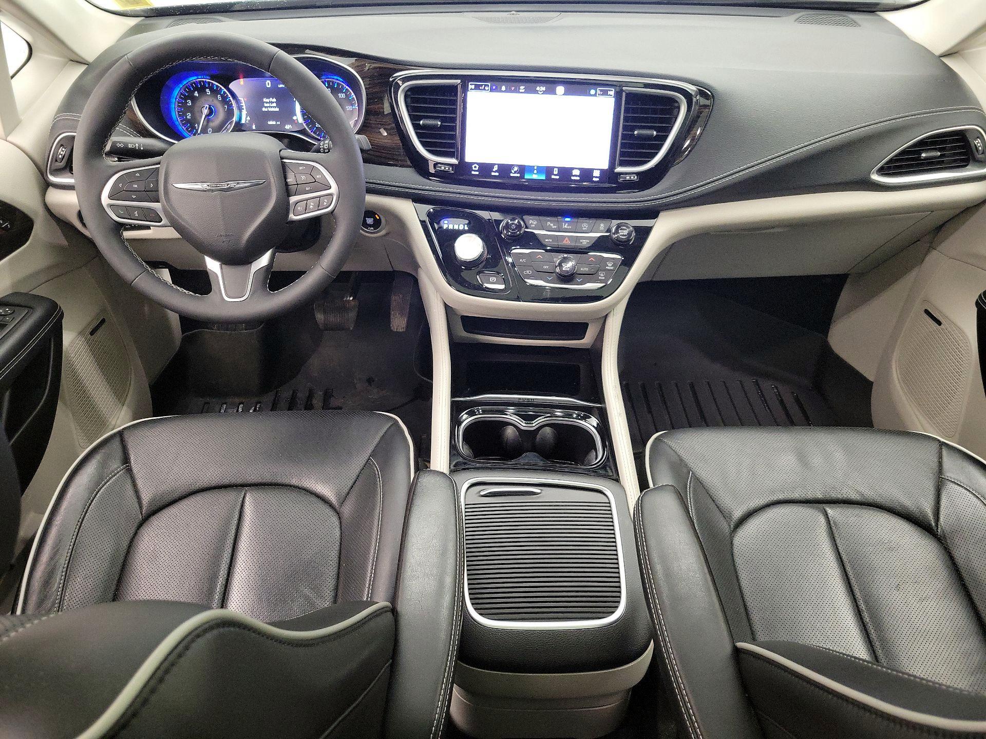 Thumbnail: 2022 Chrysler Pacifica - 9