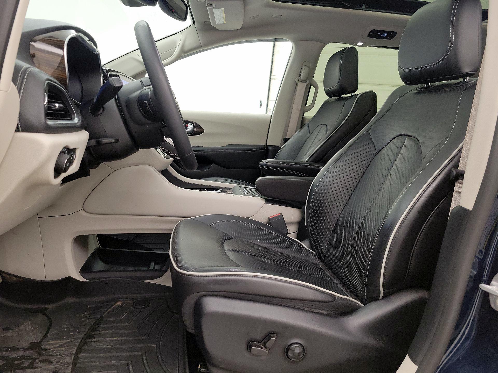 Thumbnail: 2022 Chrysler Pacifica - 11