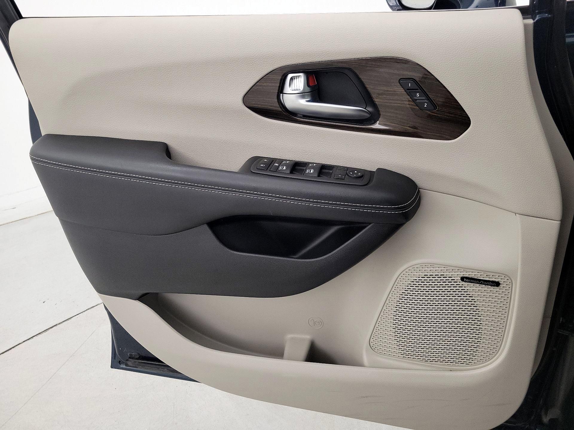 Thumbnail: 2022 Chrysler Pacifica - 12