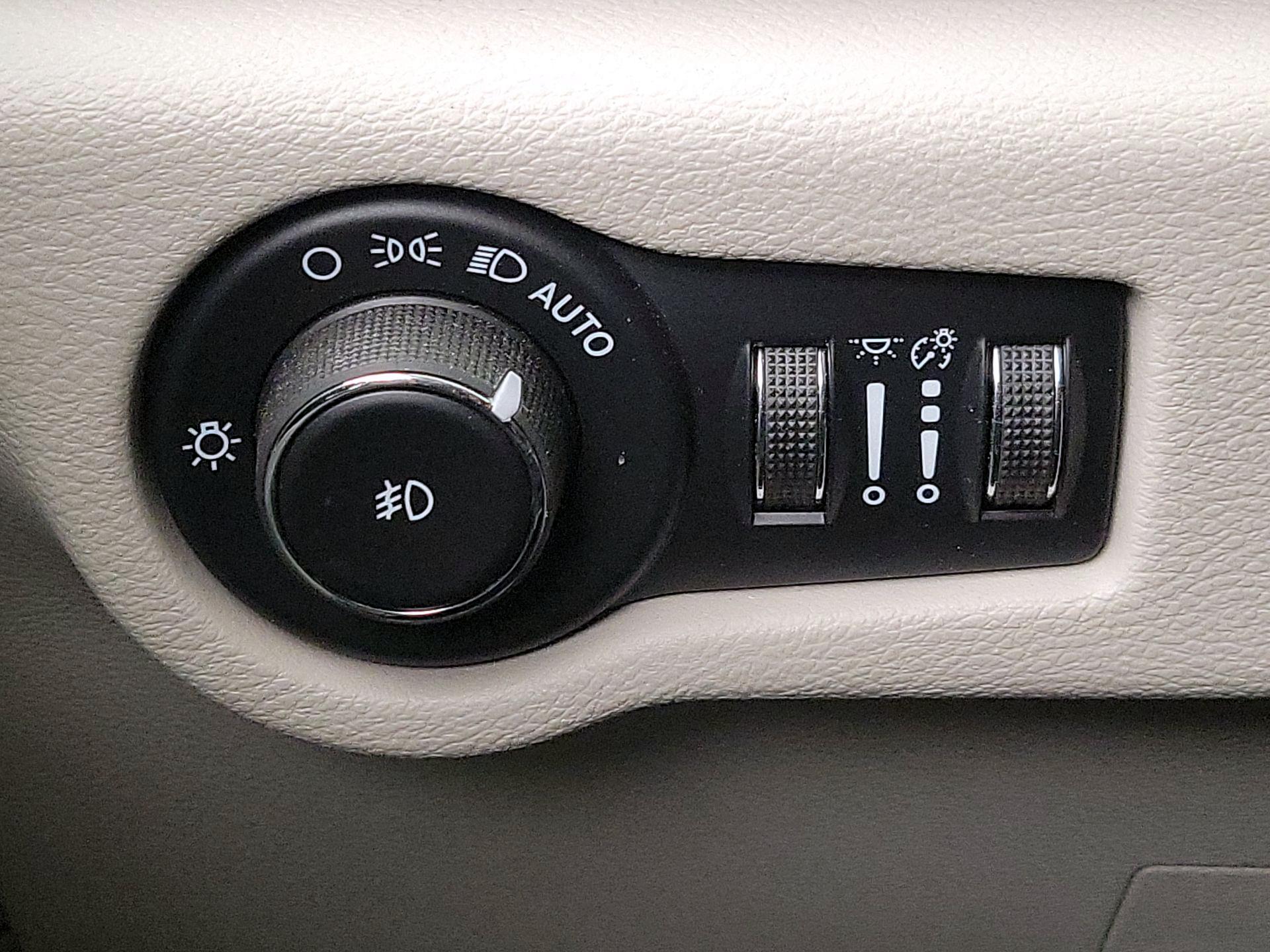 Thumbnail: 2022 Chrysler Pacifica - 13