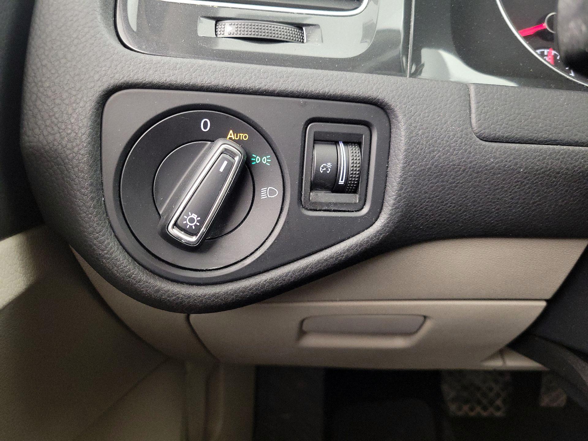 Thumbnail: 2018 Volkswagen Golf - 13