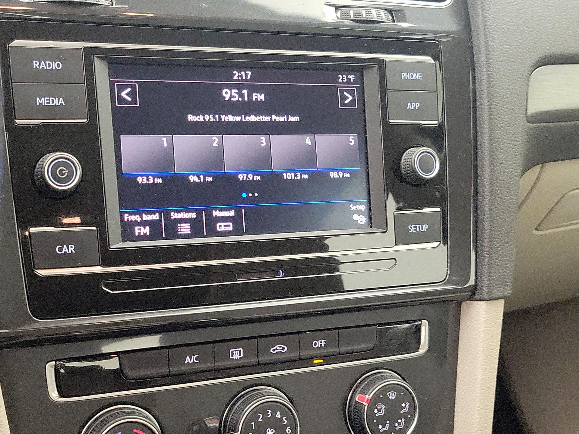 Thumbnail: 2018 Volkswagen Golf - 15