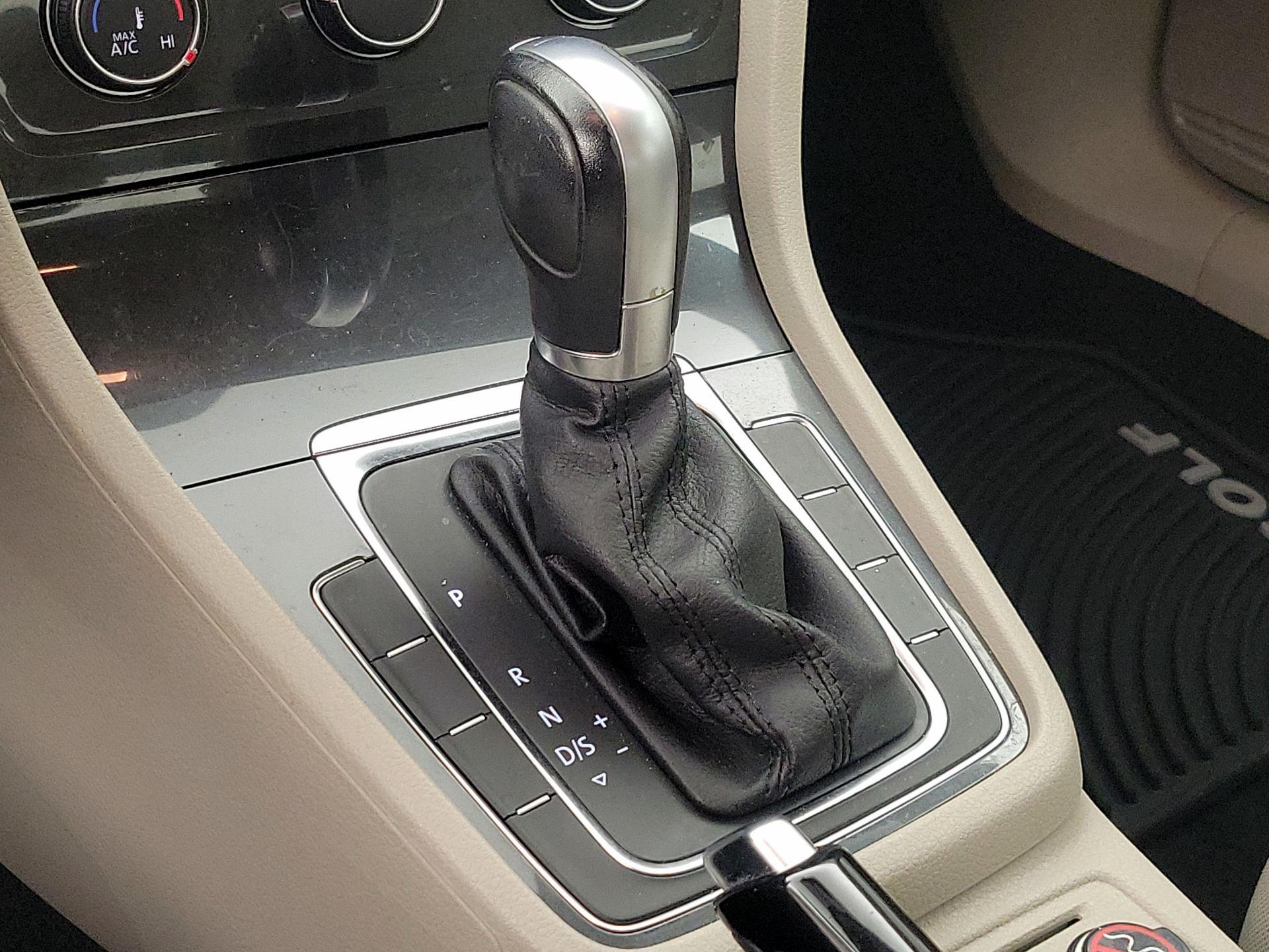 Thumbnail: 2018 Volkswagen Golf - 17