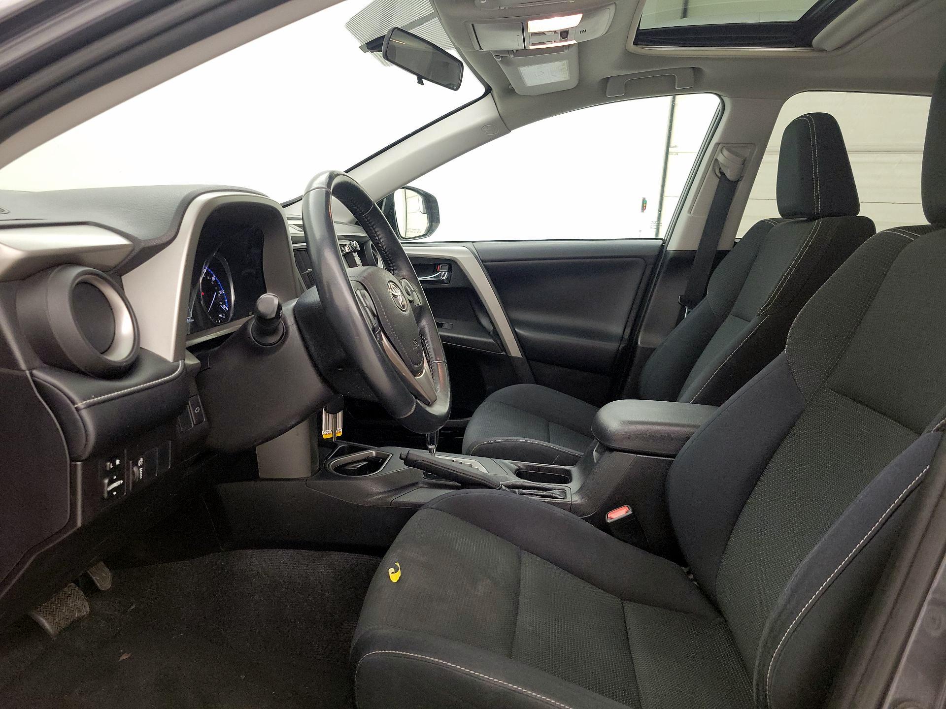 Thumbnail: 2016 Toyota RAV4 - 11