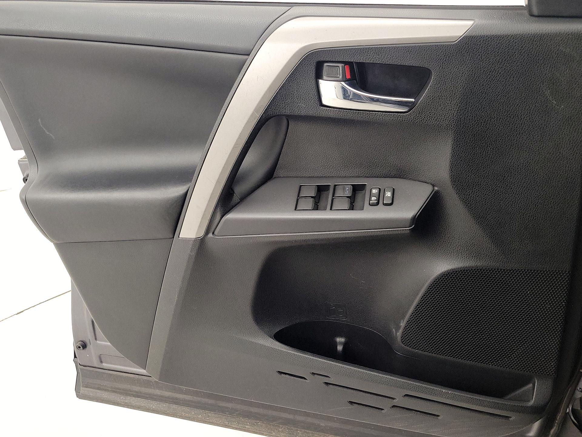 Thumbnail: 2016 Toyota RAV4 - 12