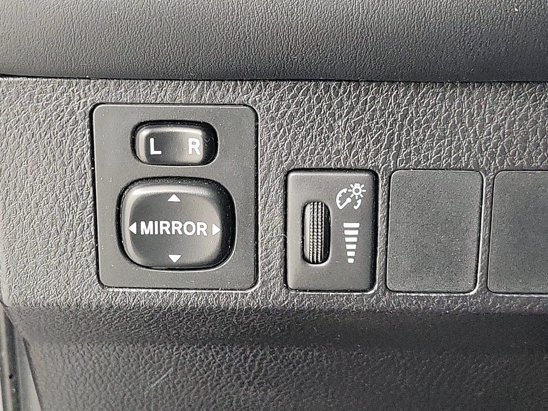 Thumbnail: 2016 Toyota RAV4 - 13