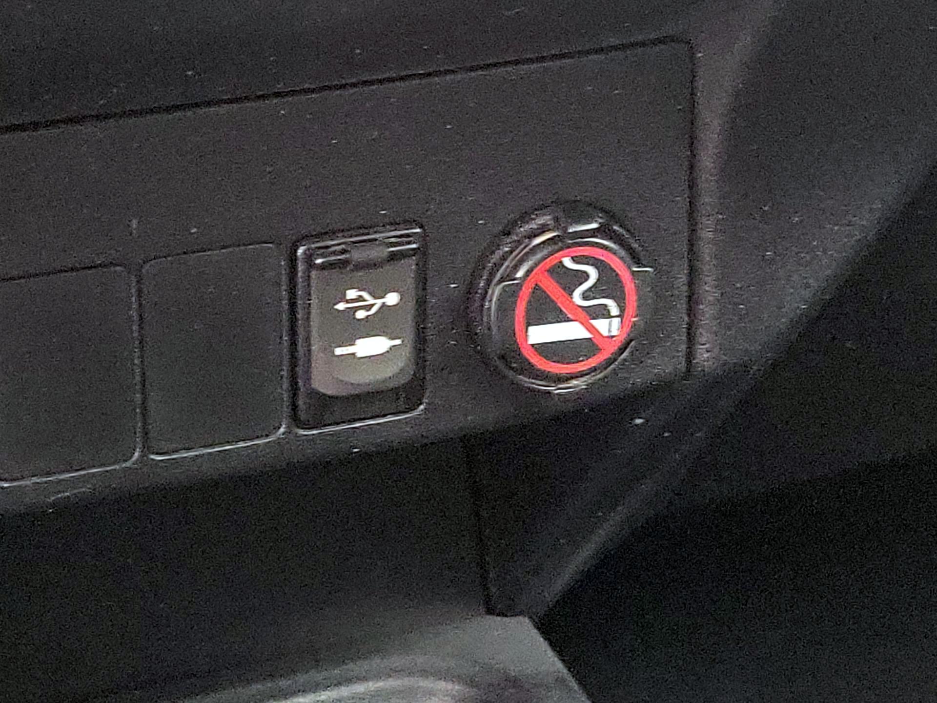 Thumbnail: 2016 Toyota RAV4 - 18