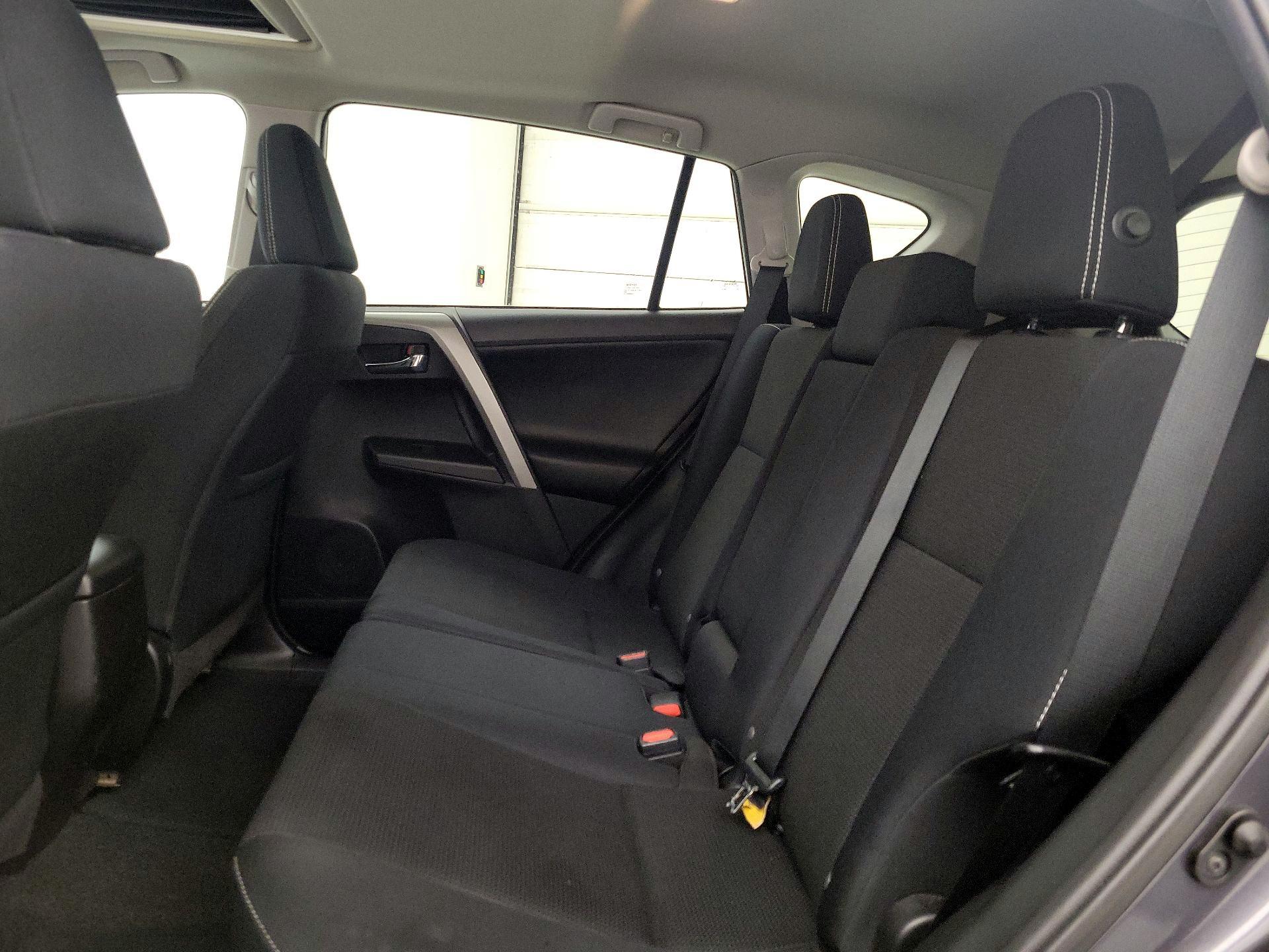 Thumbnail: 2016 Toyota RAV4 - 20