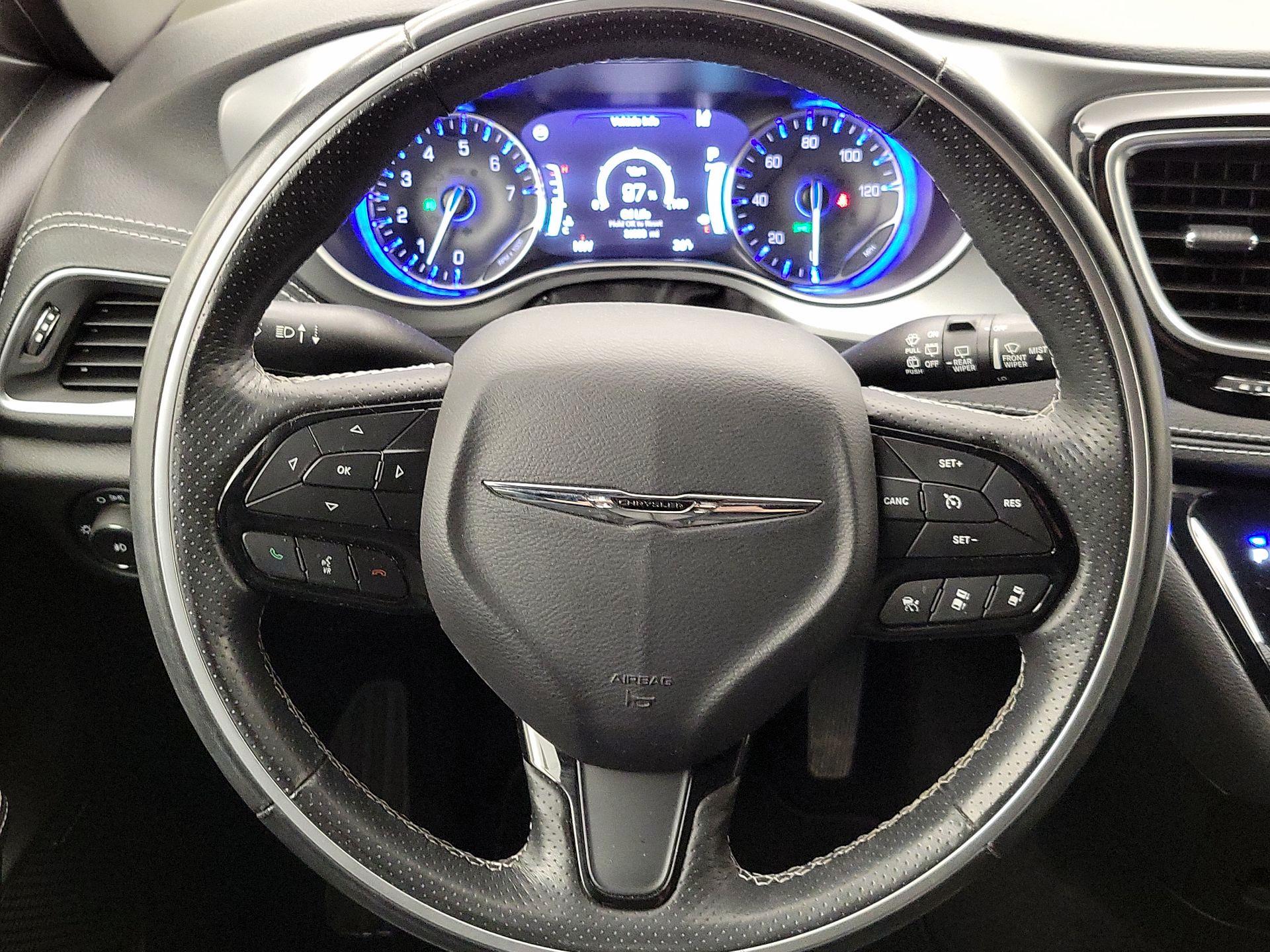 Thumbnail: 2019 Chrysler Pacifica - 10