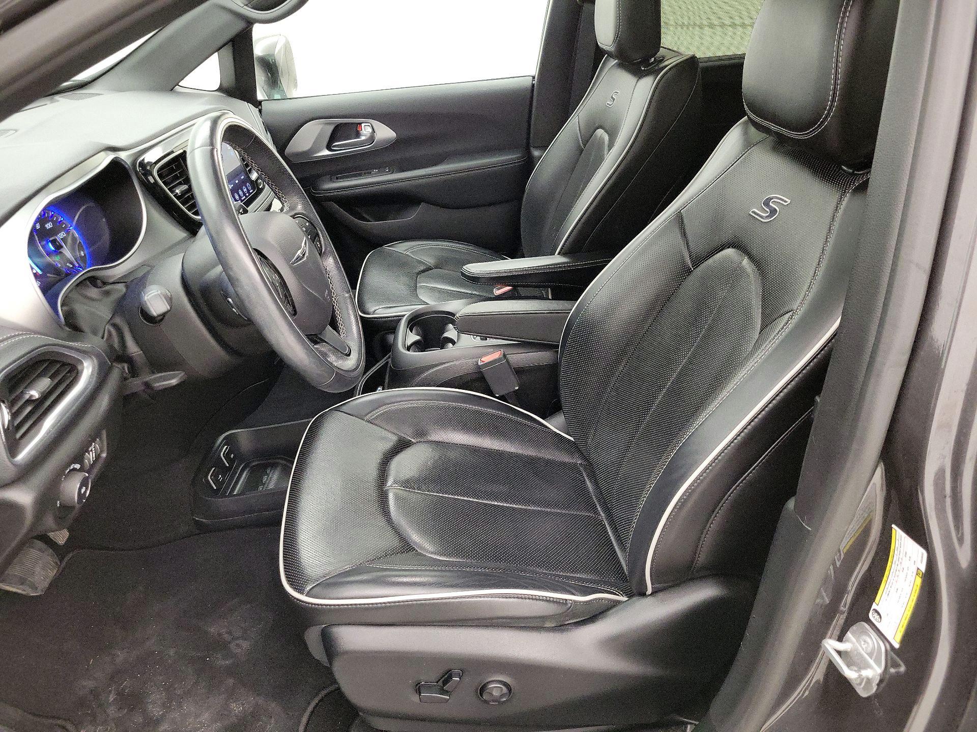 Thumbnail: 2019 Chrysler Pacifica - 11